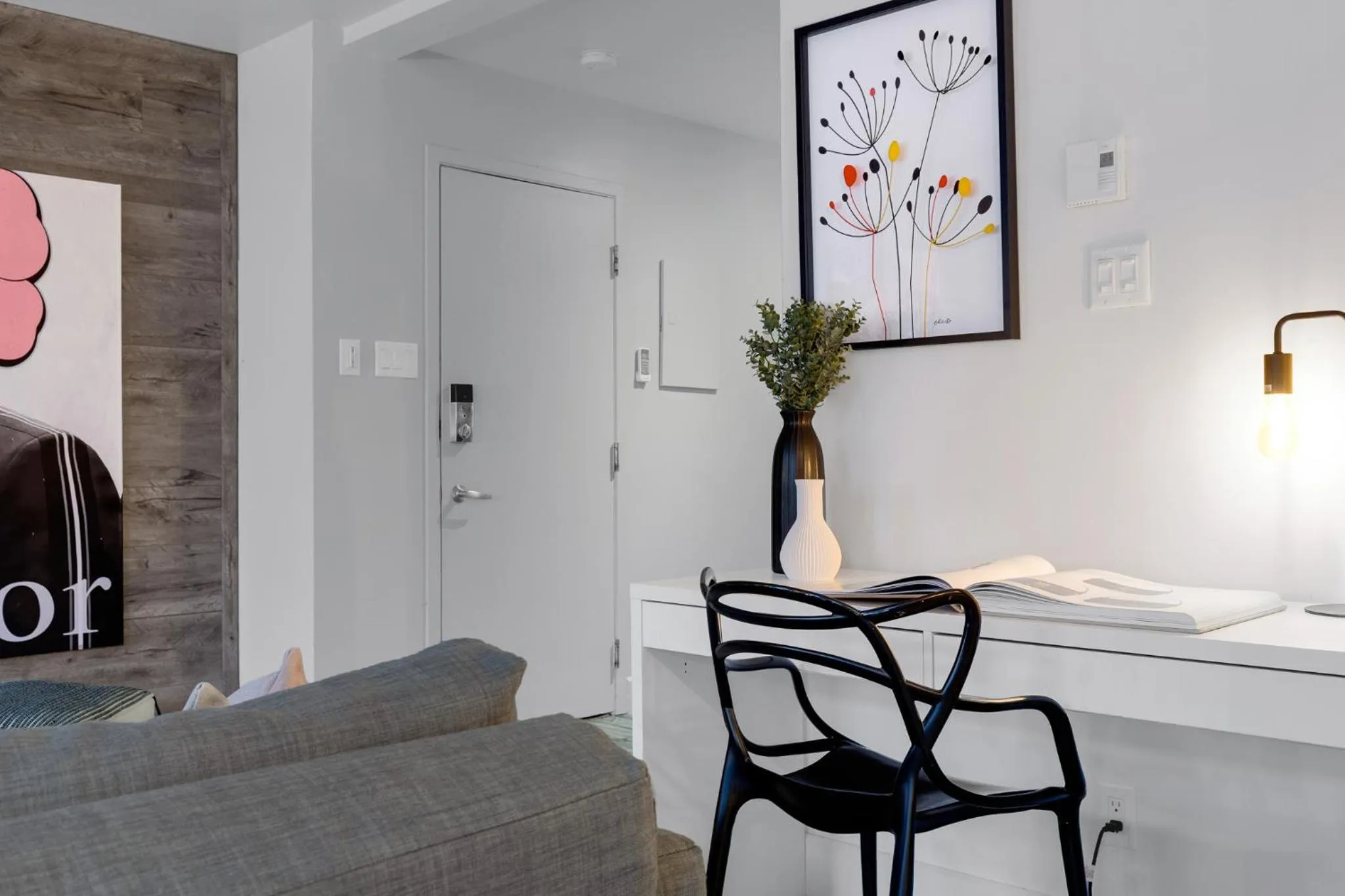 Photo of the whole room in LiV MTL Urban