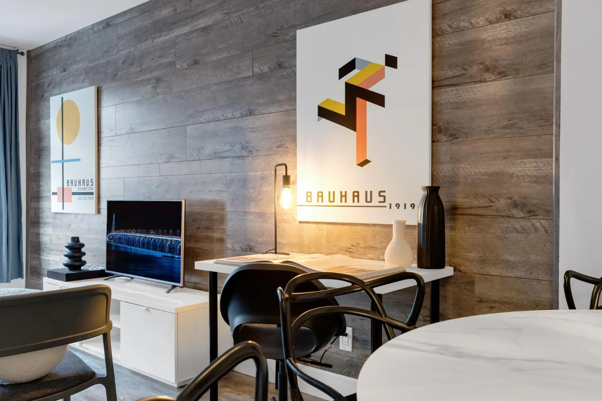 Communal lounge/ TV room in LiV MTL Urban