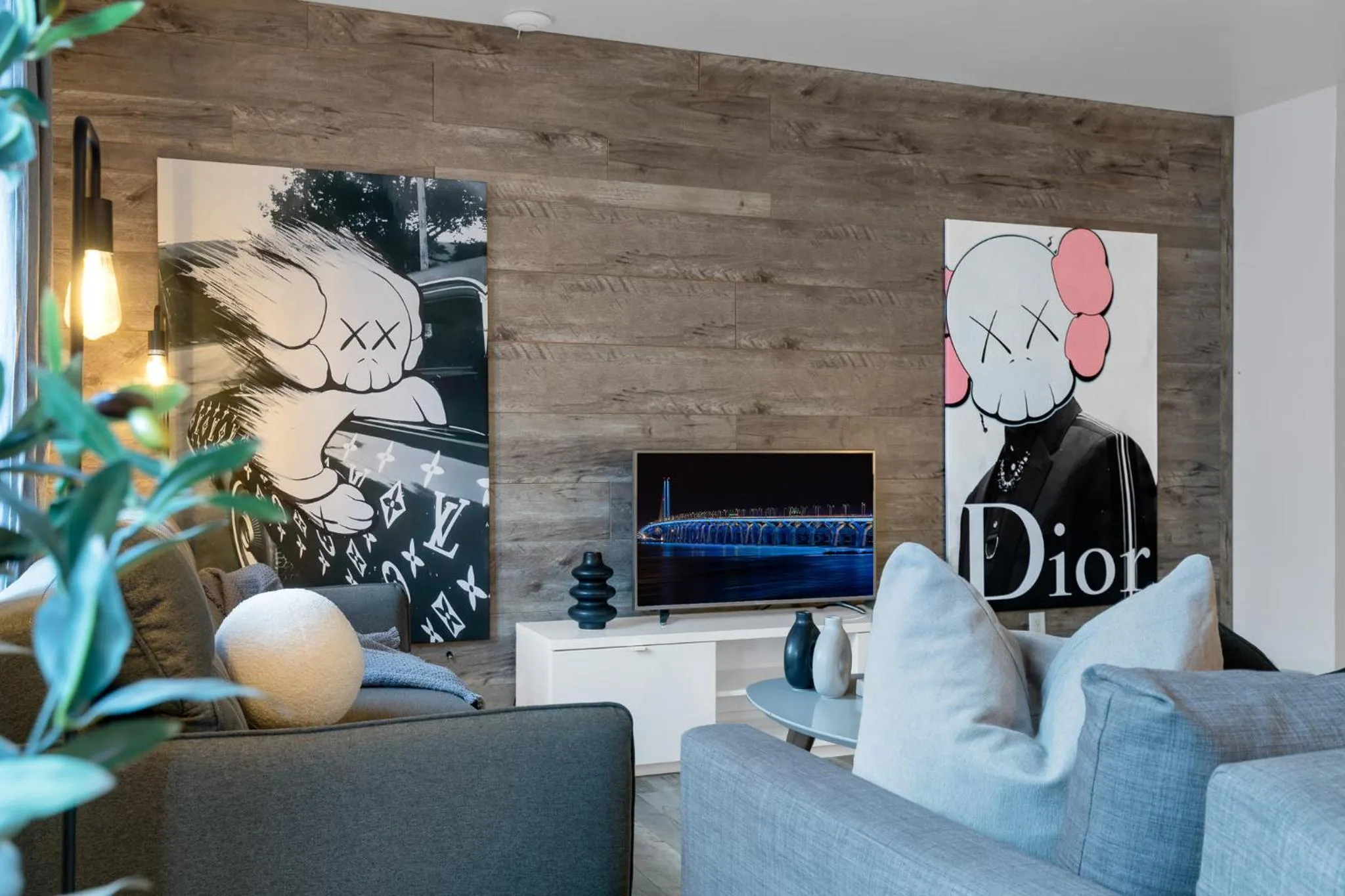 Communal lounge/ TV room in LiV MTL Urban