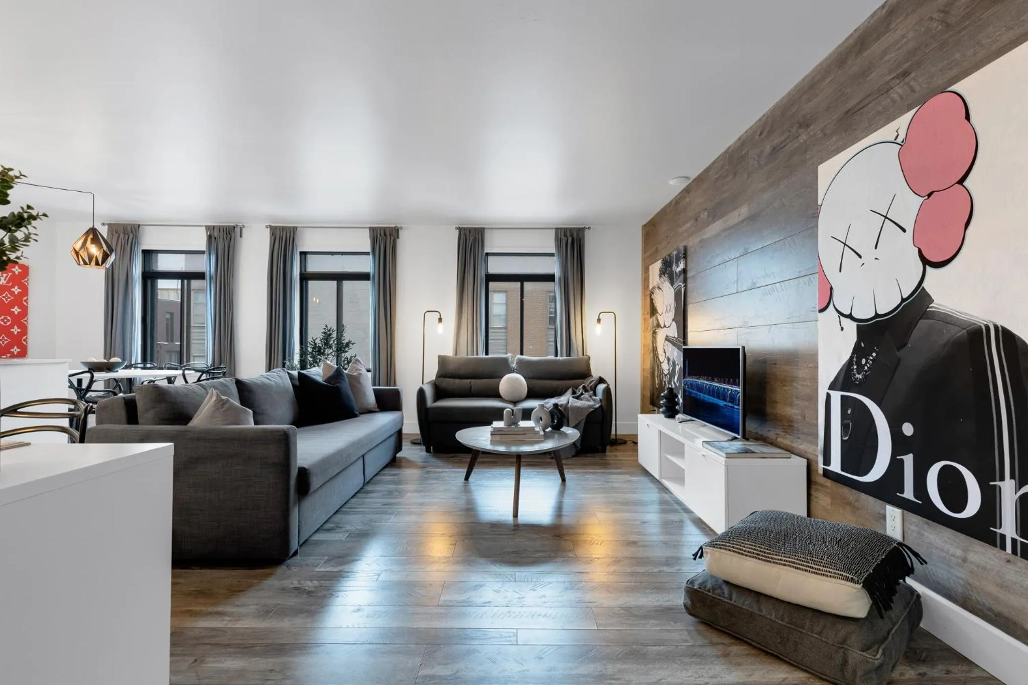 Communal lounge/ TV room in LiV MTL Urban