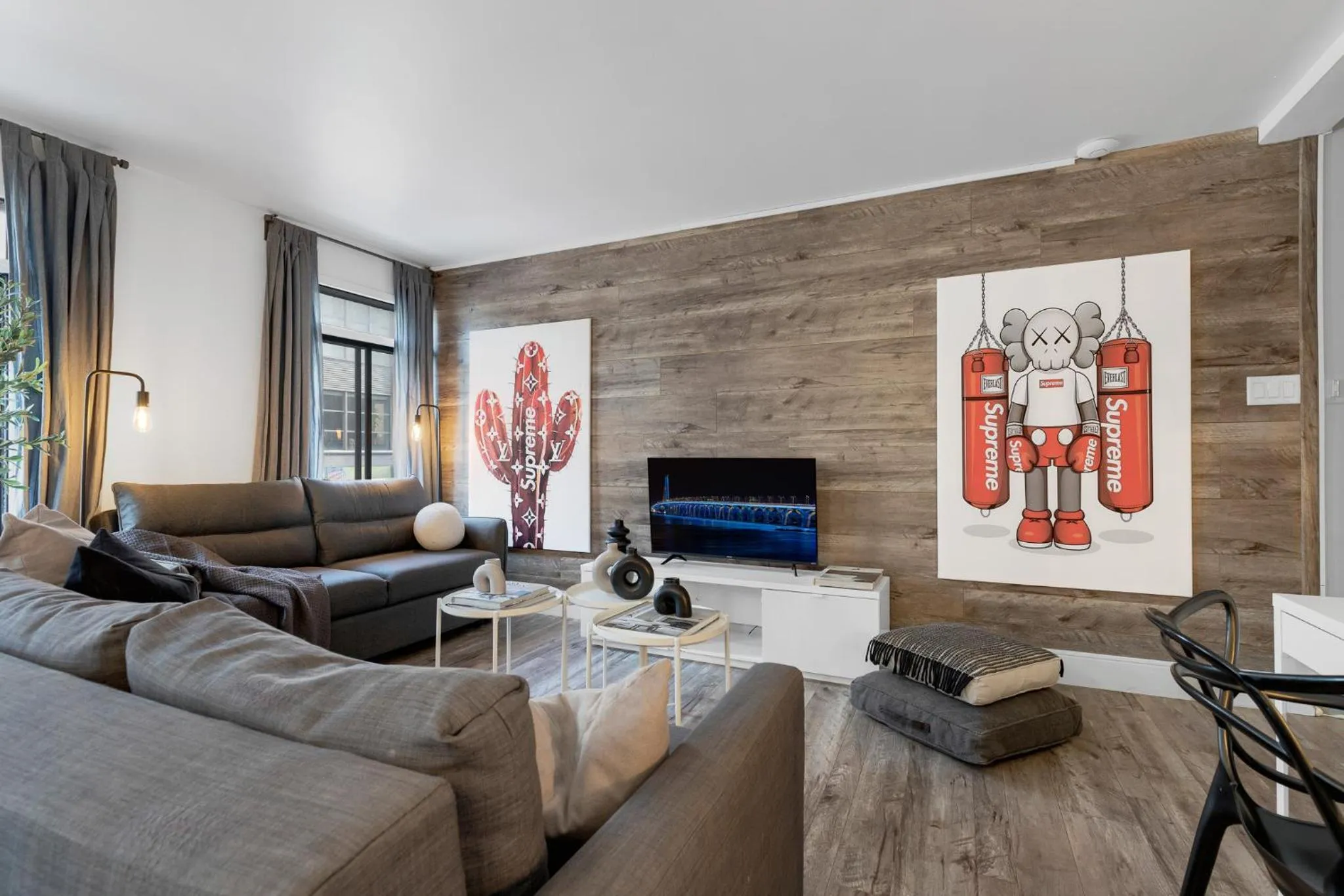 Communal lounge/ TV room in LiV MTL Urban