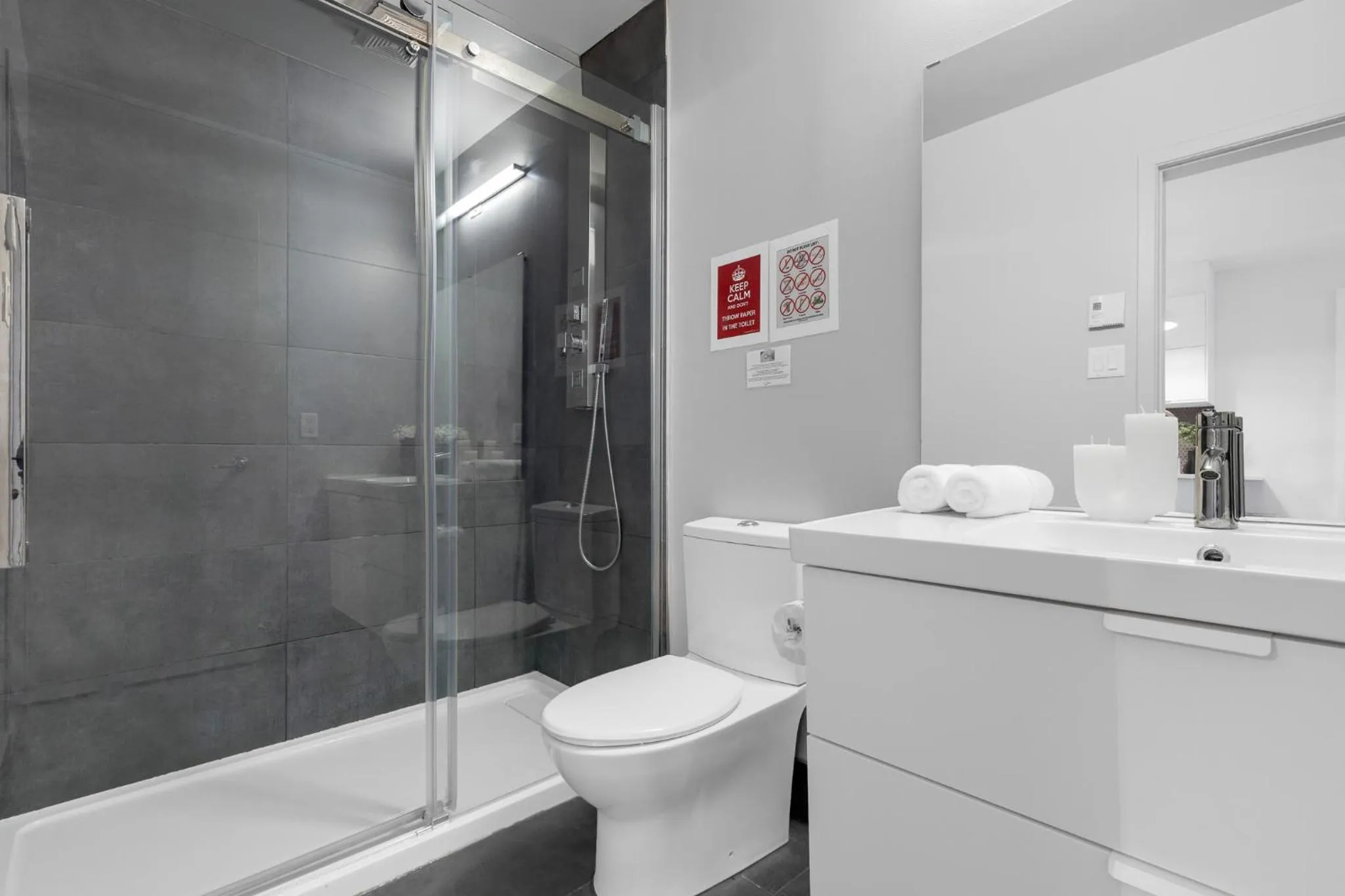 Shower in LiV MTL Urban