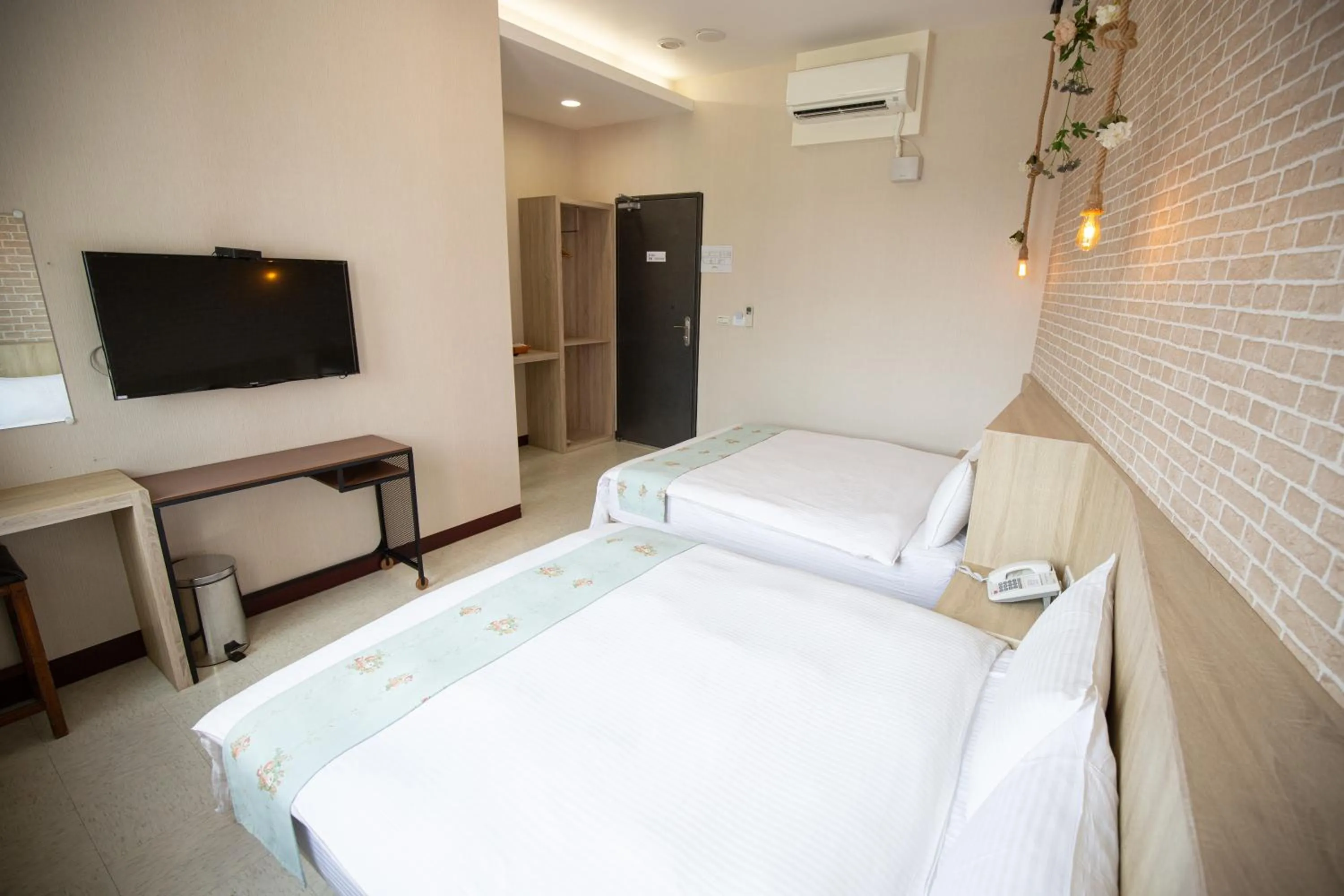 Bed in Jia-Jia Business Hotel