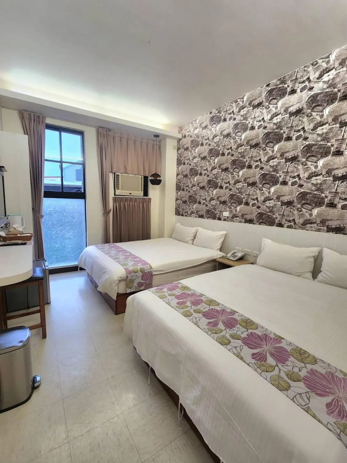 Bed in Jia-Jia Business Hotel