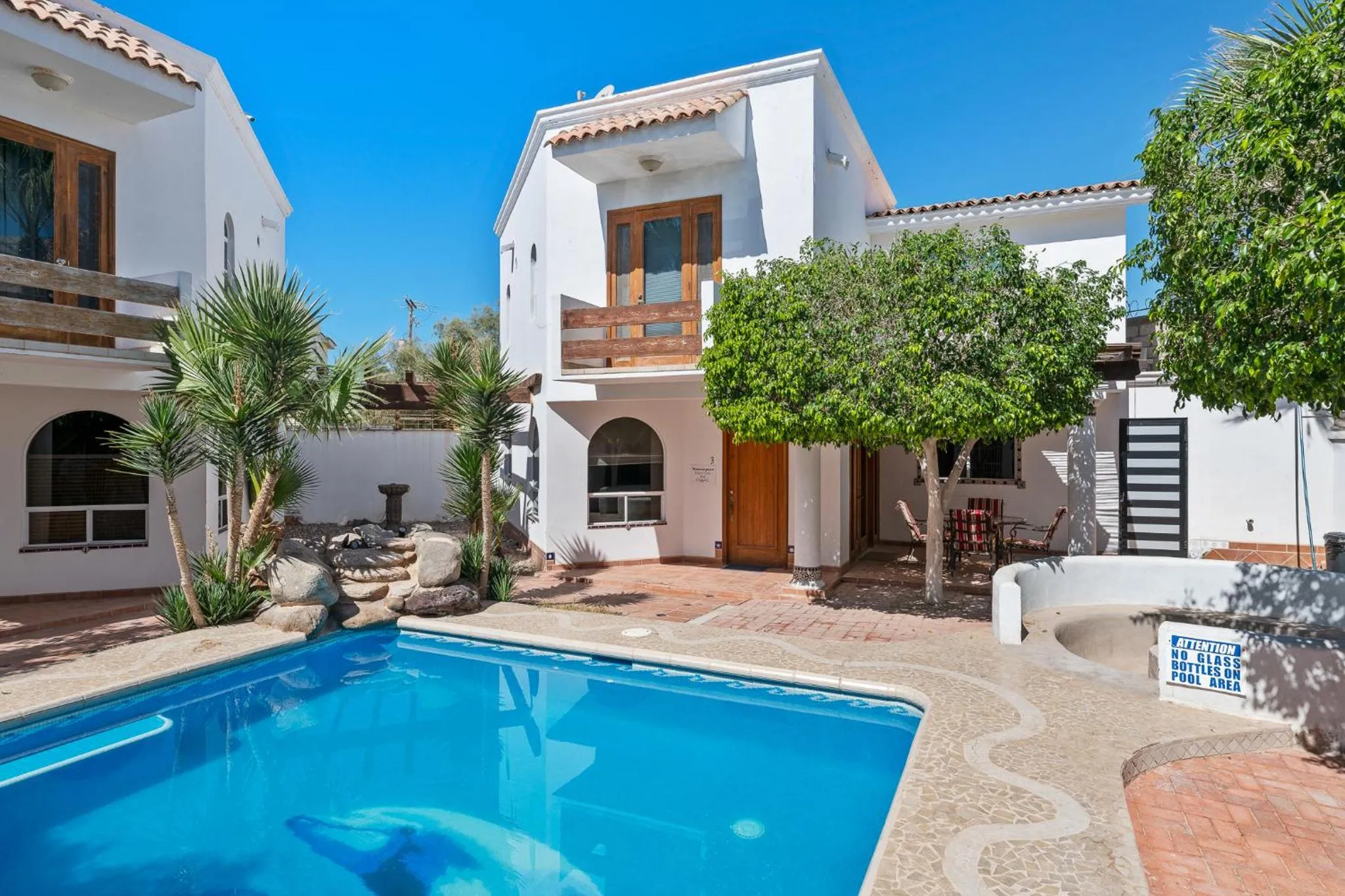 Swimming pool in Villa Relax 3 by Kivoya