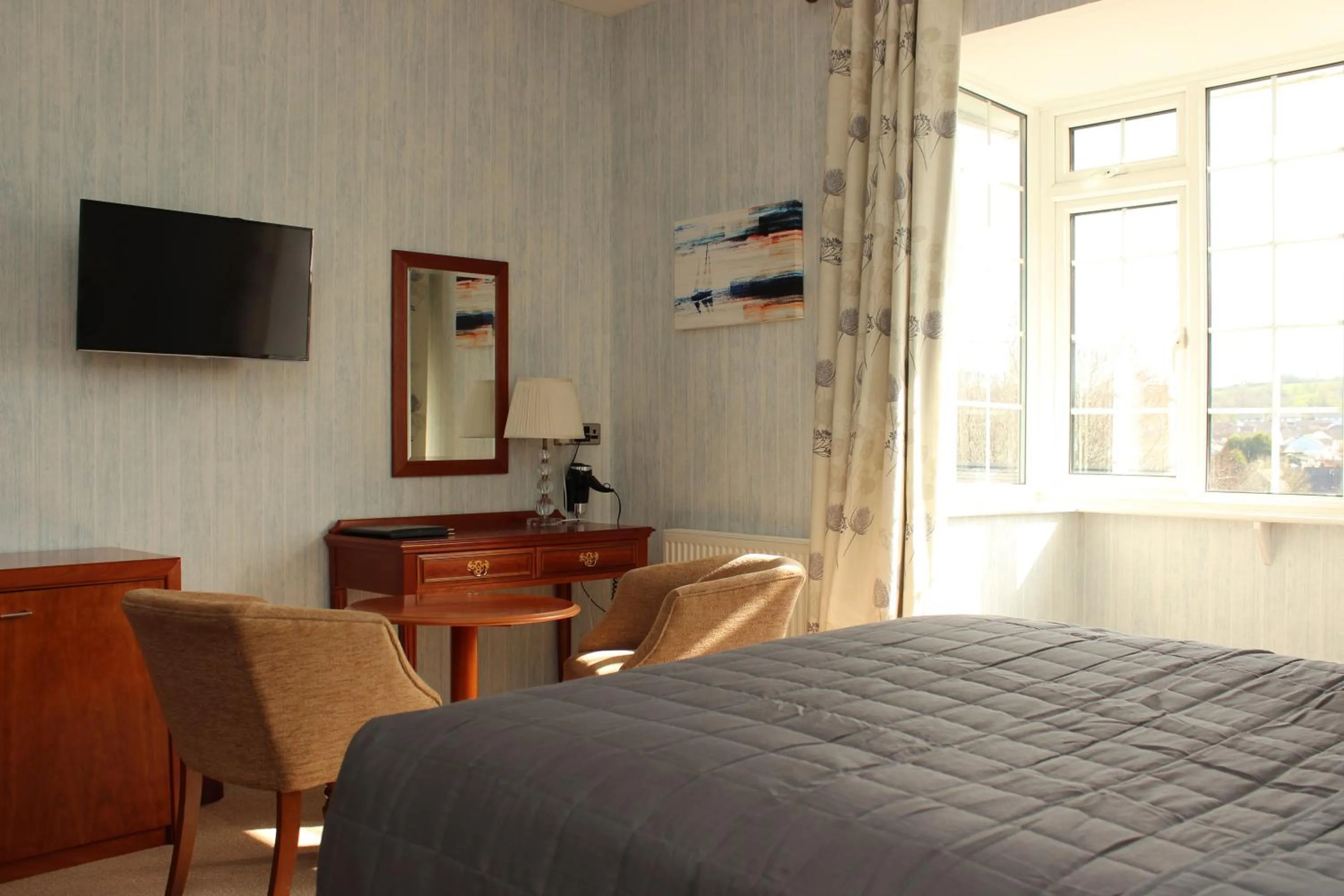 Photo of the whole room, Bed in Old Kings Arms Hotel