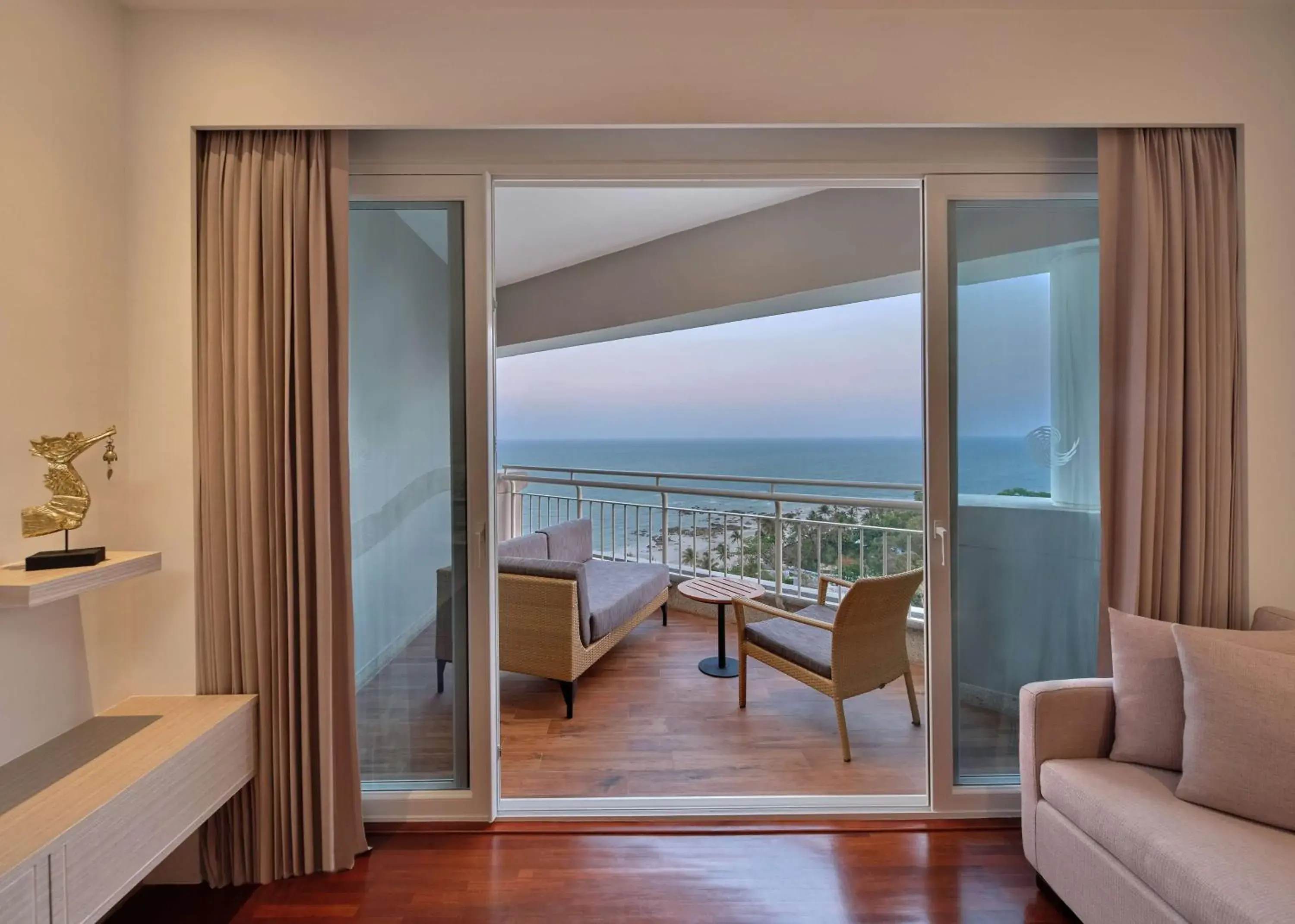 Premium Plus King Room with Ocean View in Hilton Hua Hin Resort & Spa Premium Plus King Room with Ocean View in Hilton Hua Hin Resort & Spa