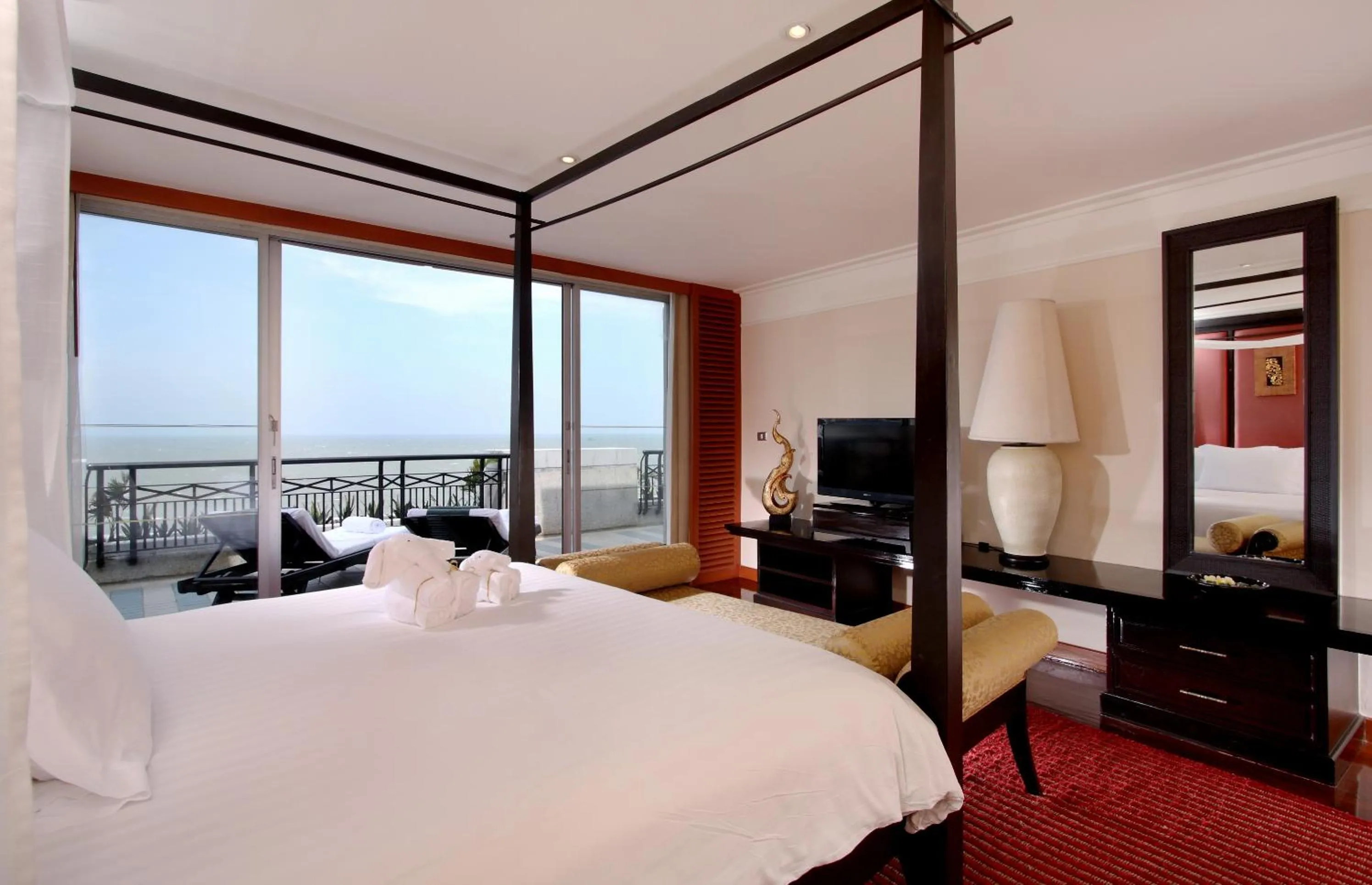 Bedroom, Bed in Hilton Hua Hin Resort & Spa