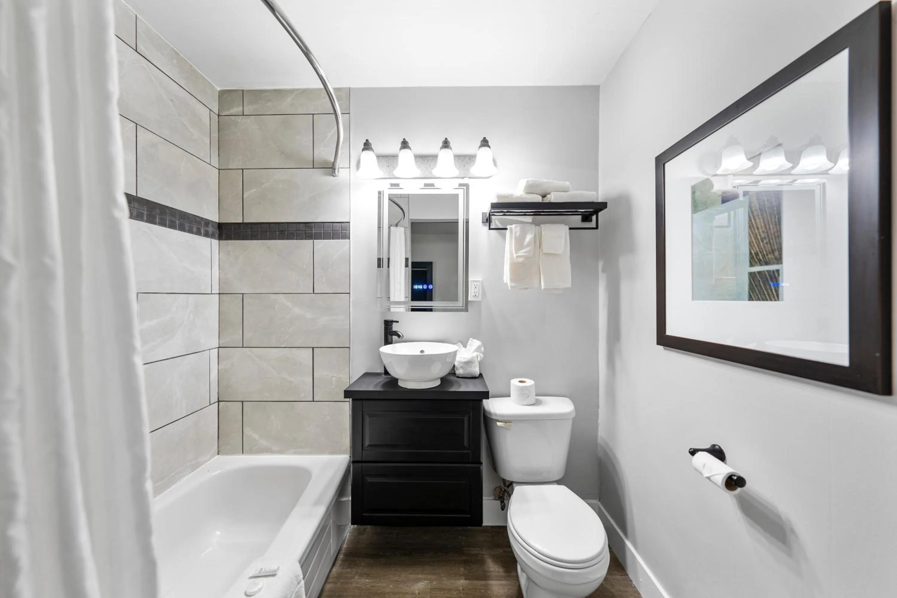 Bathroom in Shores Inn & Hotel