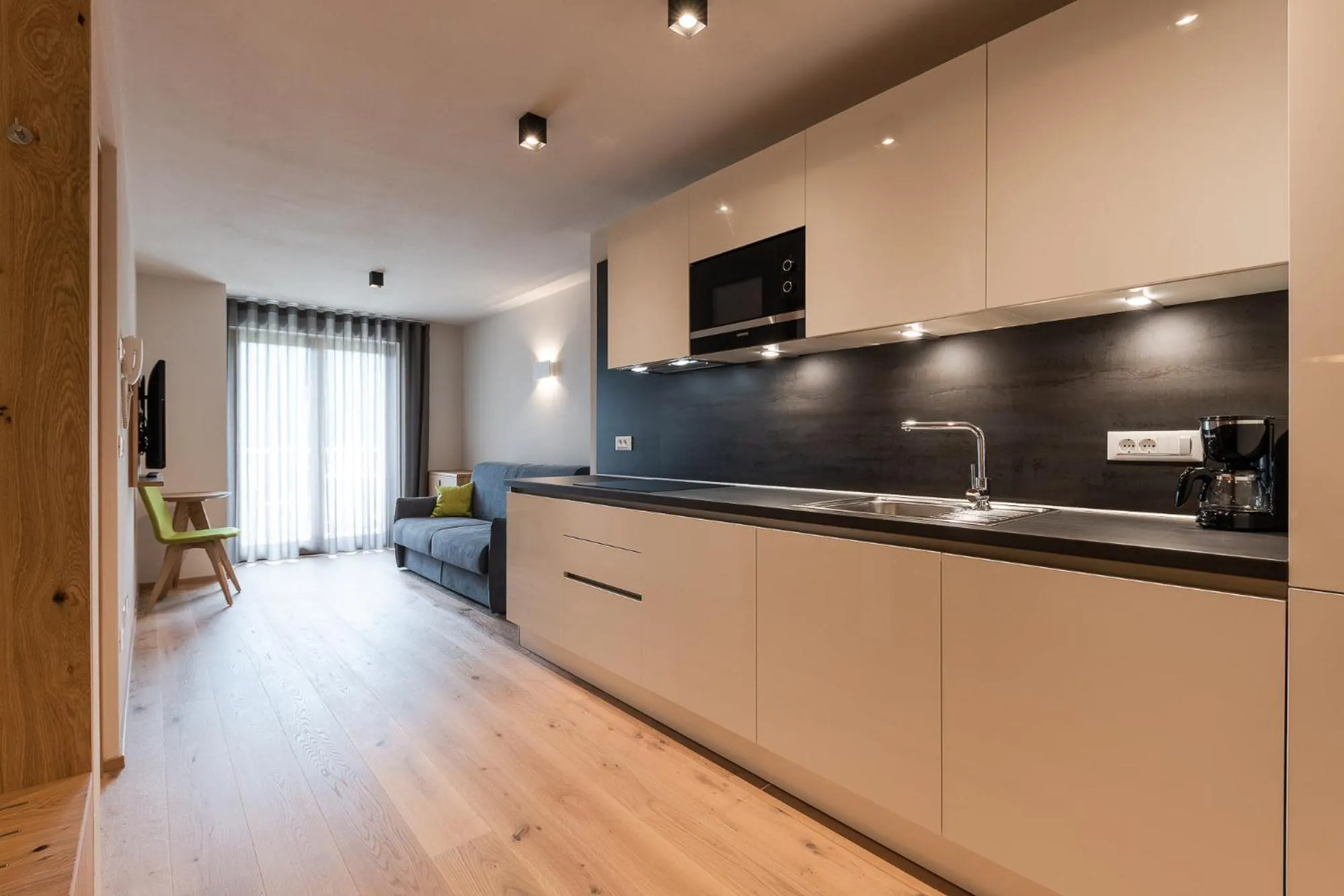 Kitchen or kitchenette in Aparthotel Abiná Lana Höhe