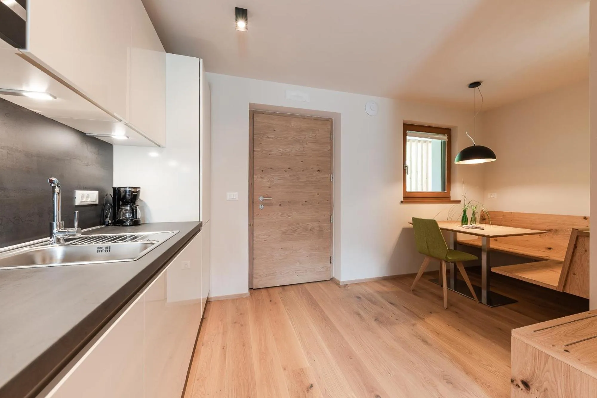 Kitchen or kitchenette in Aparthotel Abiná Lana Höhe