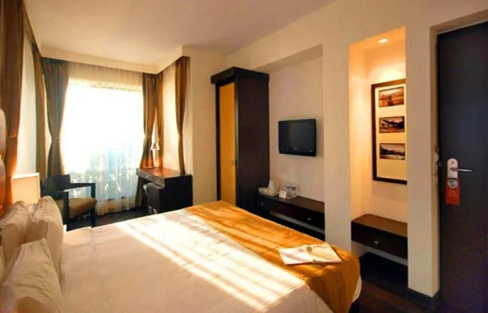 Photo of the whole room, Bed in Hotel Metropole