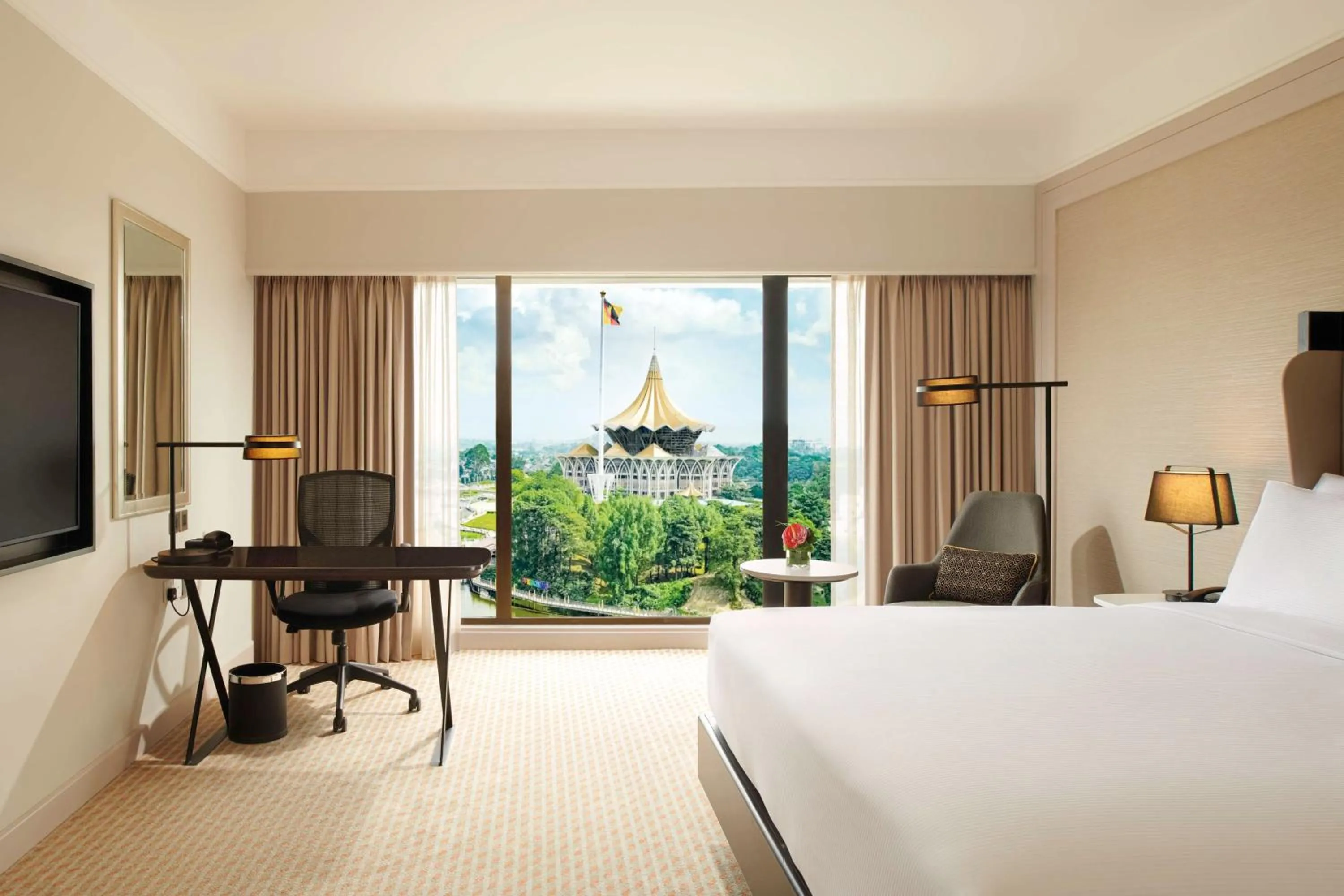 Bedroom, Bed in Hilton Kuching Hotel