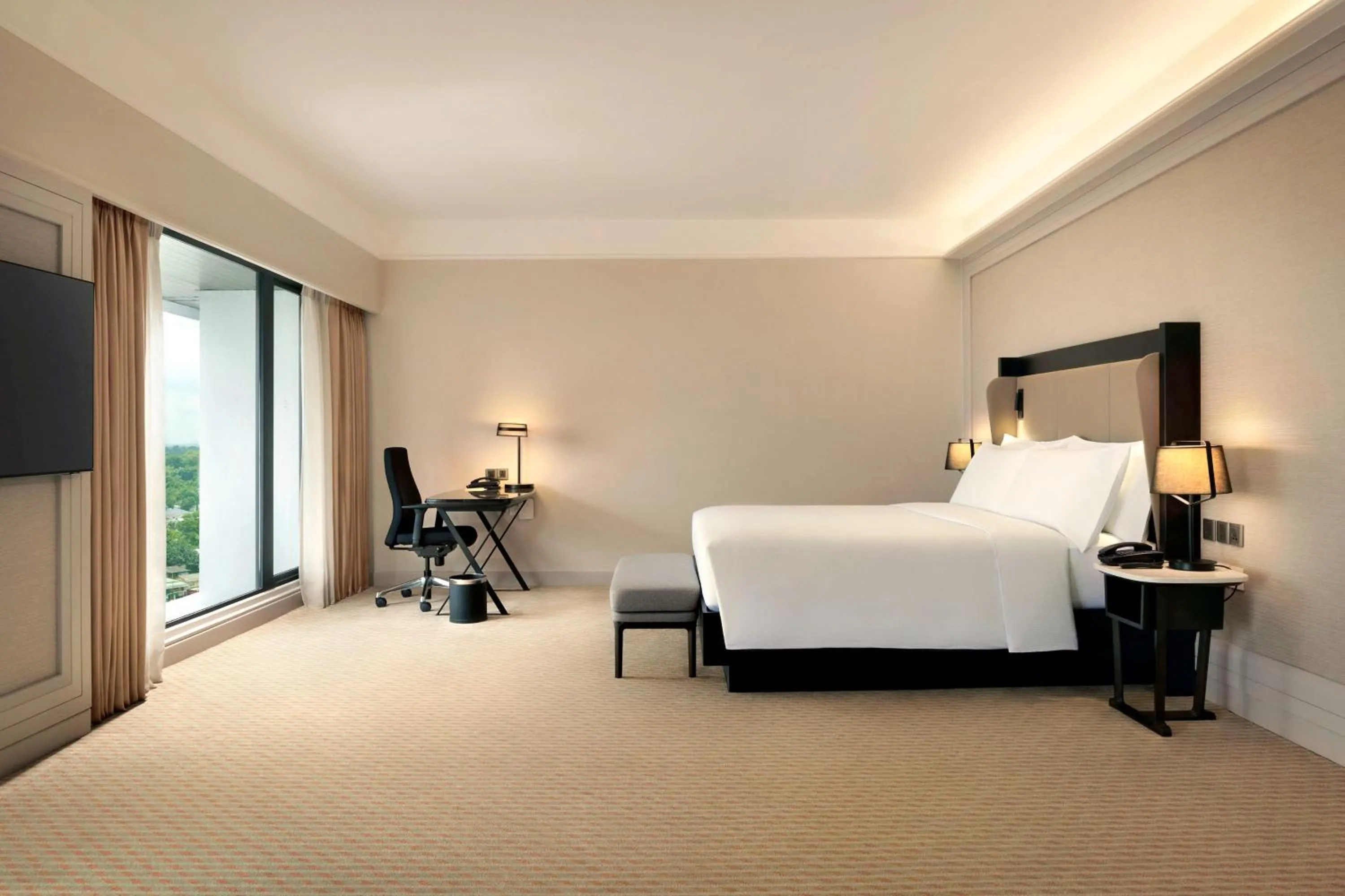 Bedroom, Bed in Hilton Kuching Hotel