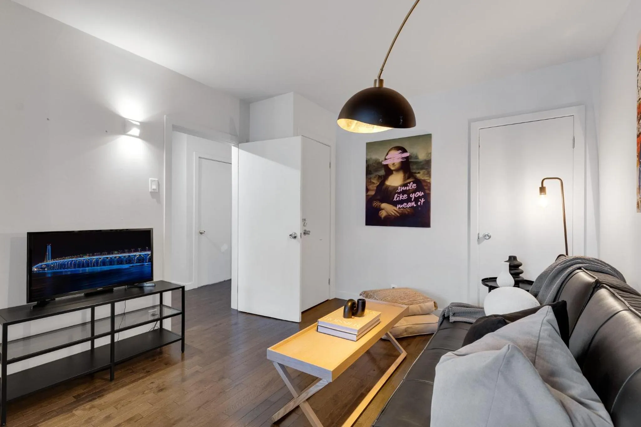 Bed in LiV MTL Avenue