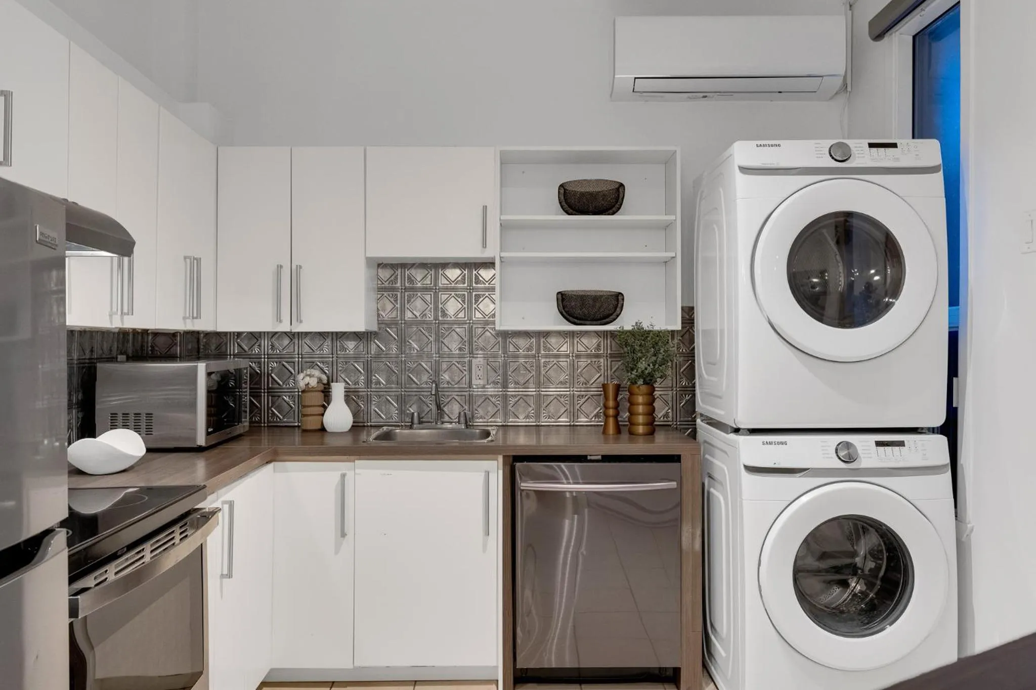 dishwasher in LiV MTL Avenue