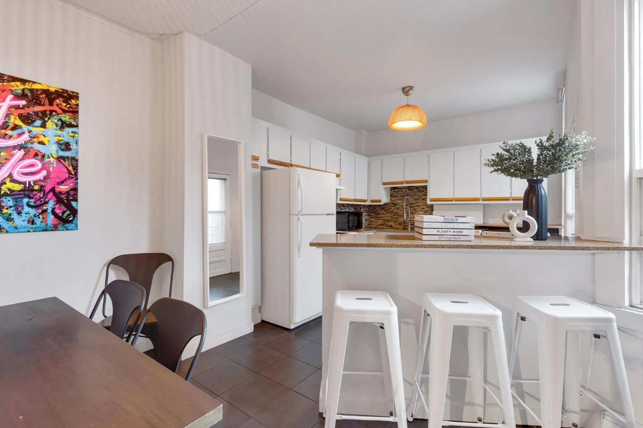 Kitchen or kitchenette in LiV MTL Avenue