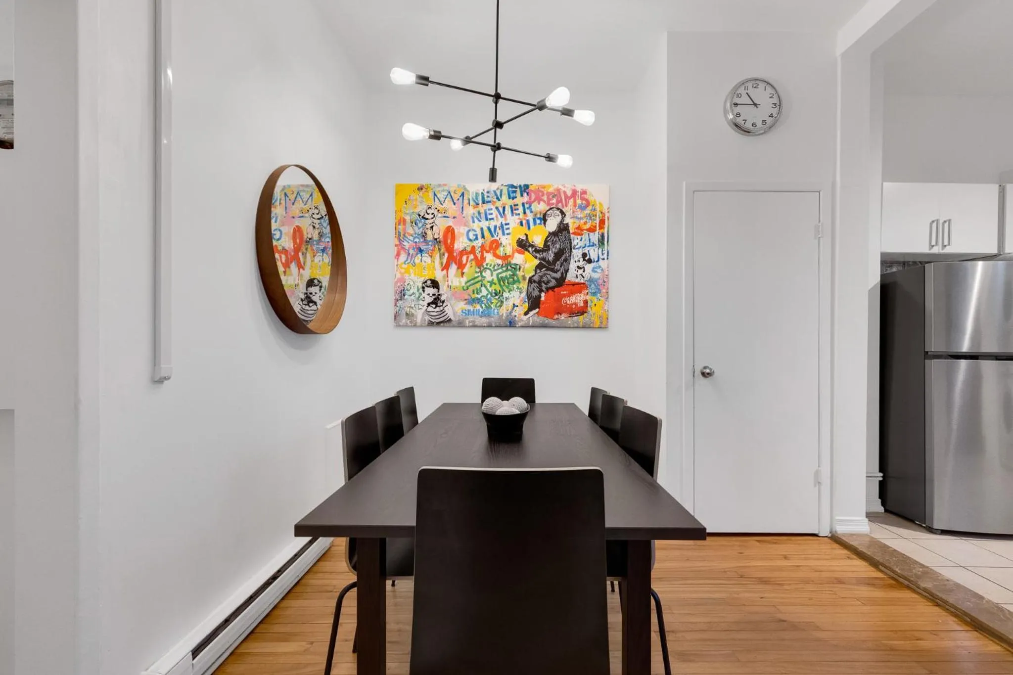 Kitchen or kitchenette in LiV MTL Avenue