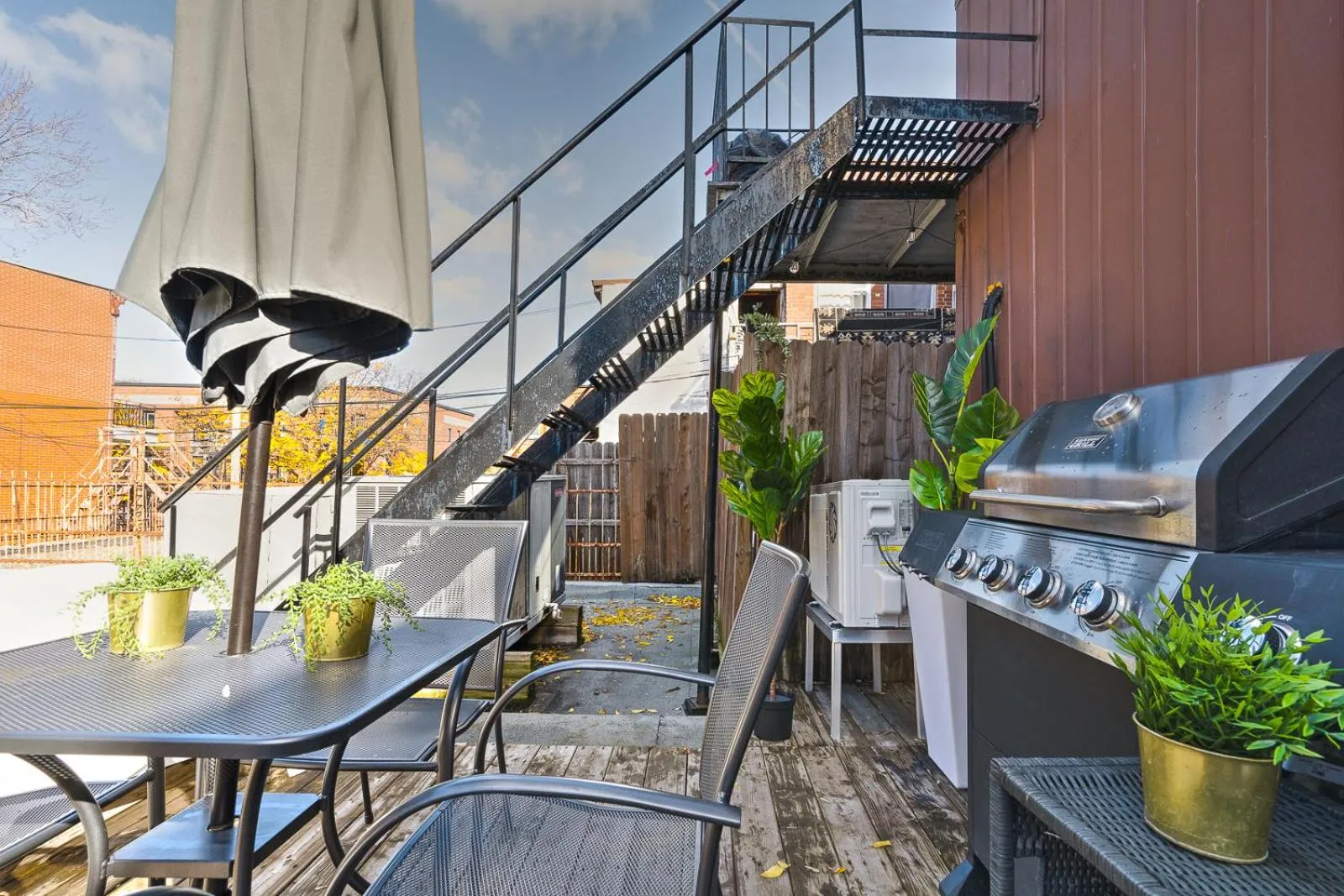 Patio in LiV MTL Avenue