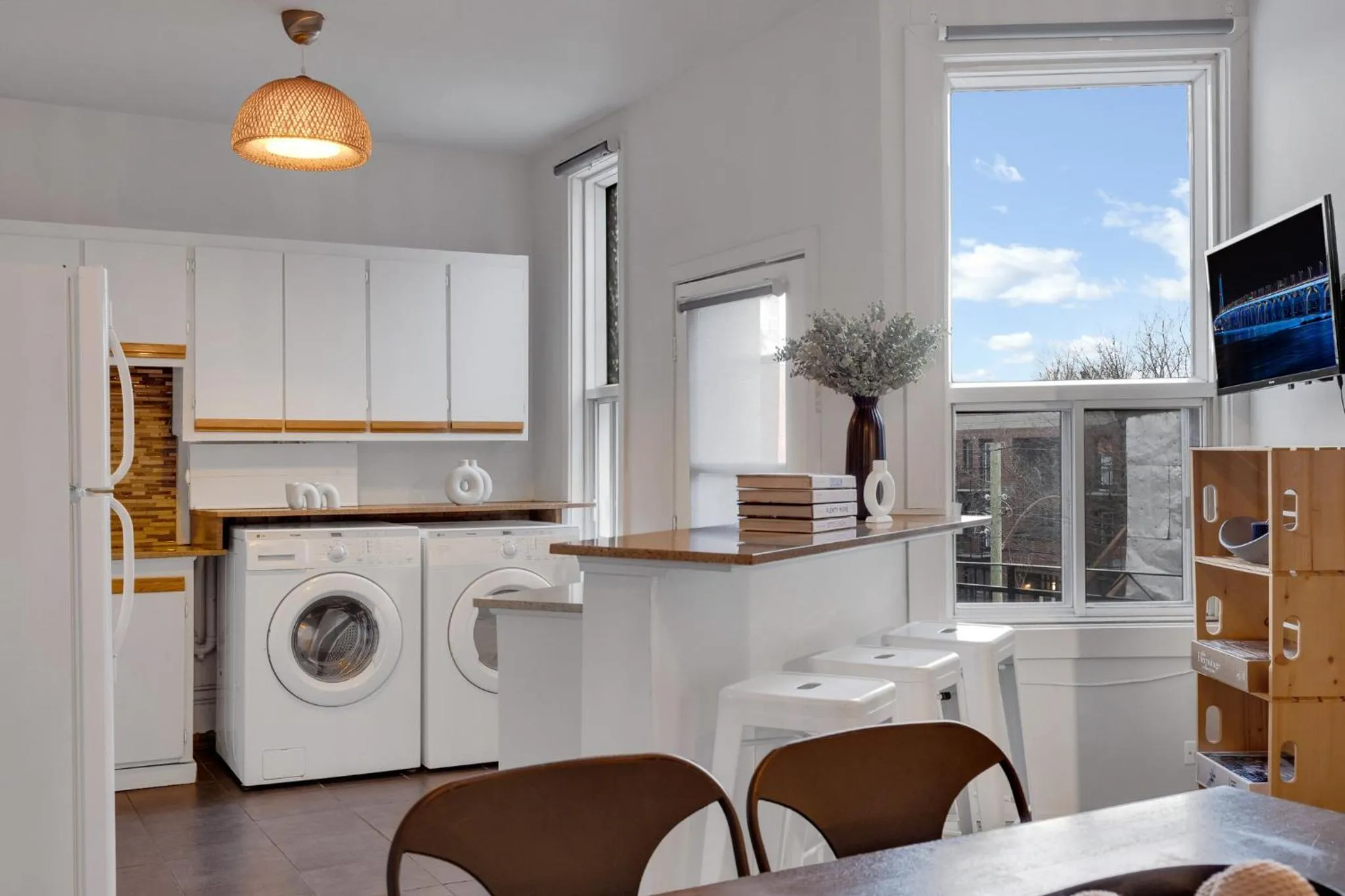 TV and multimedia in LiV MTL Avenue