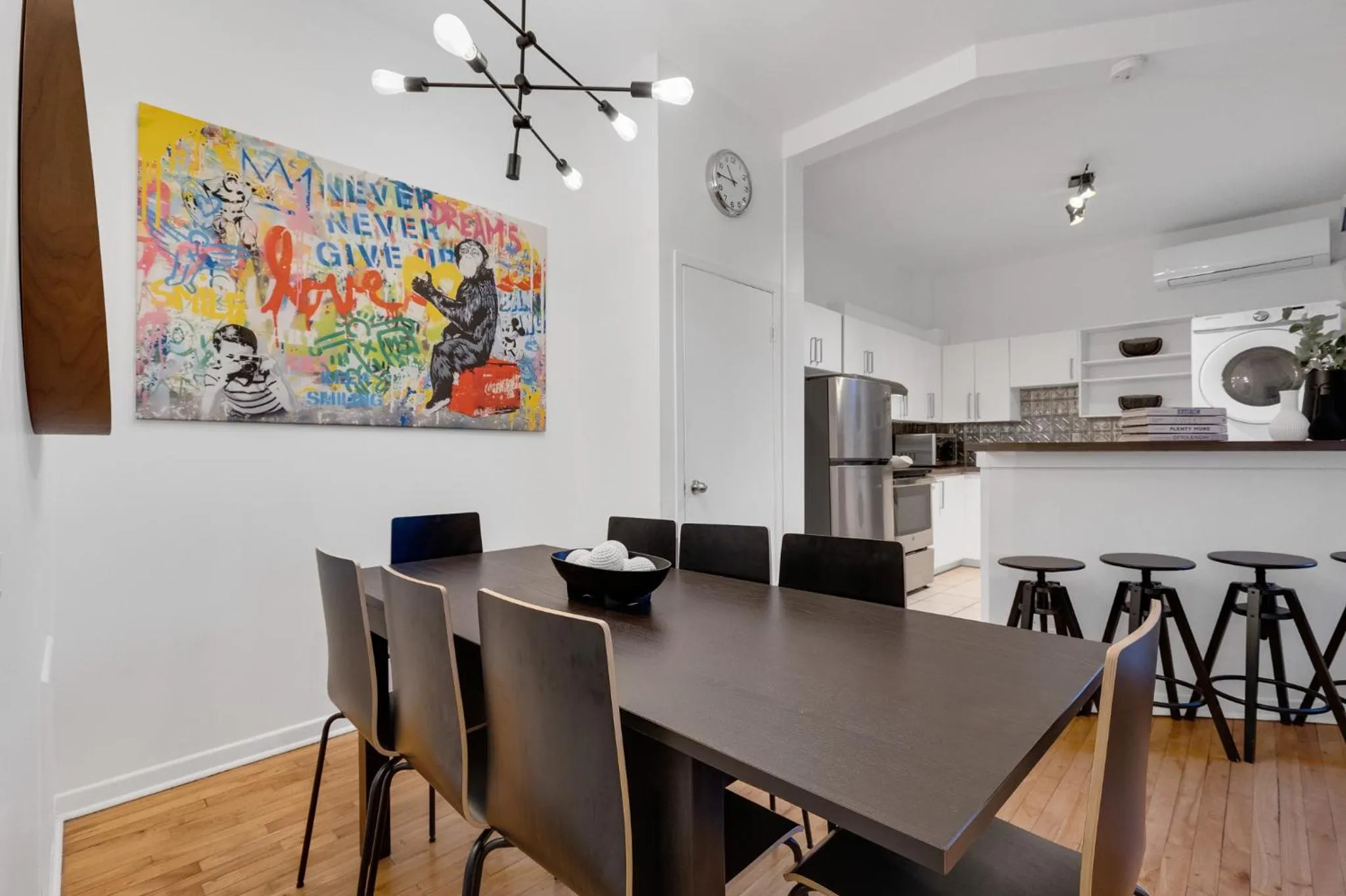 Kitchen or kitchenette in LiV MTL Avenue