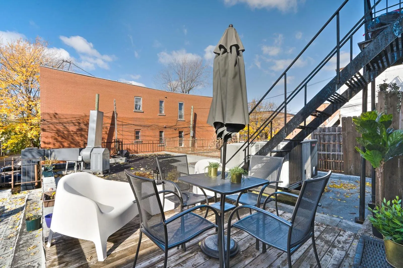 Patio in LiV MTL Avenue