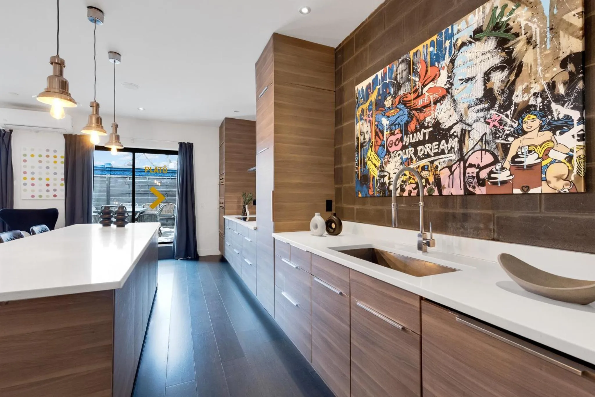 Kitchen or kitchenette in LiV MTL Plato