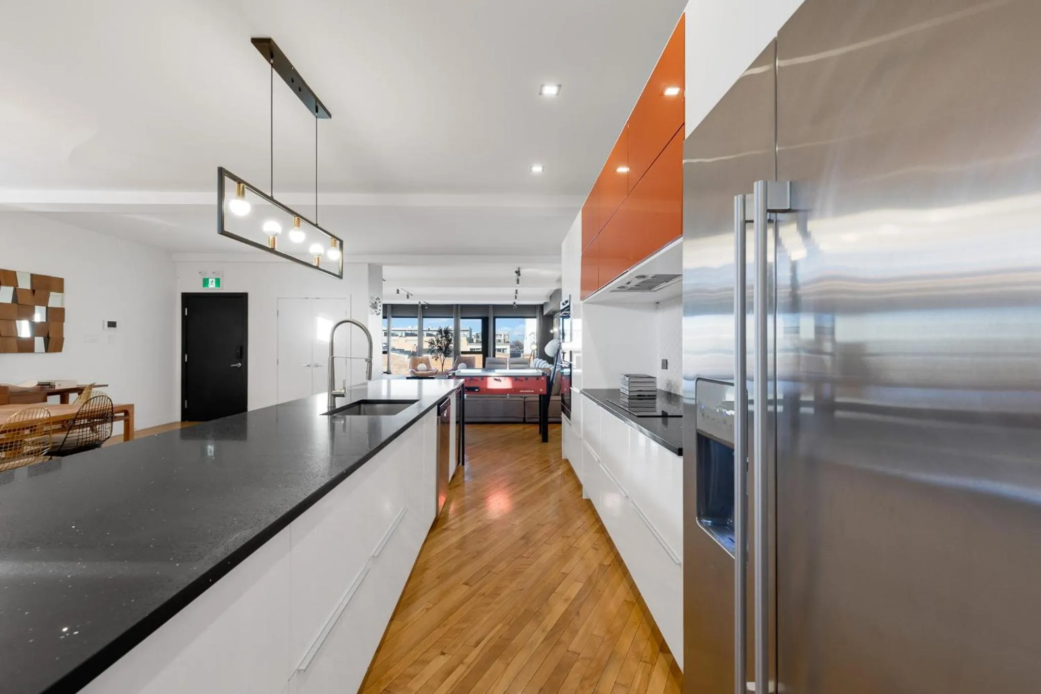 Kitchen or kitchenette in LiV MTL Plaza