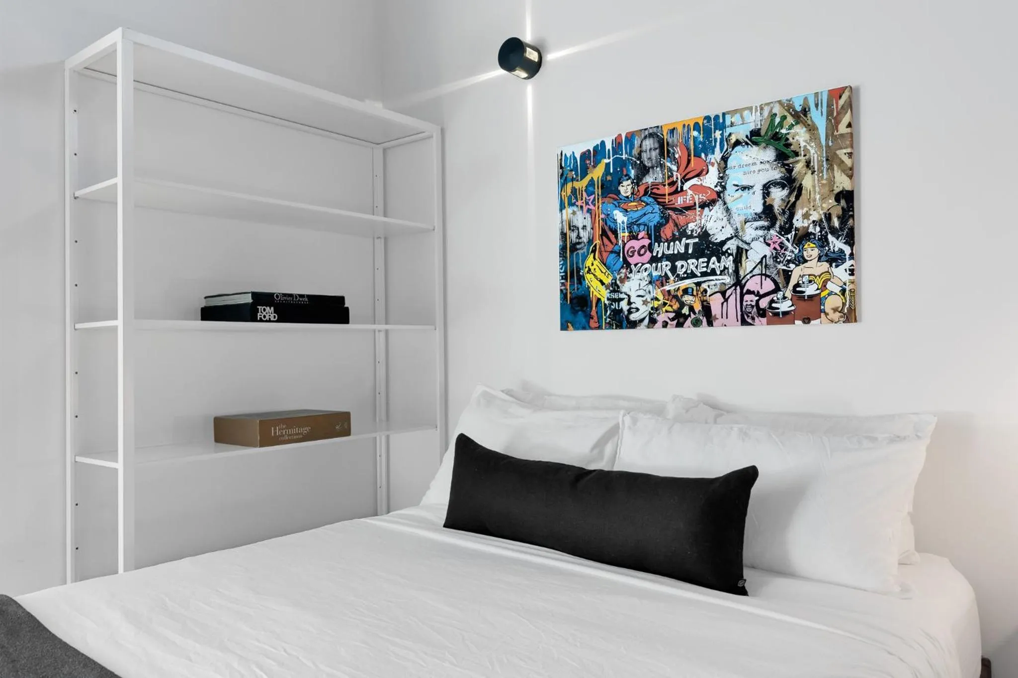 Bed in LiV MTL Plaza