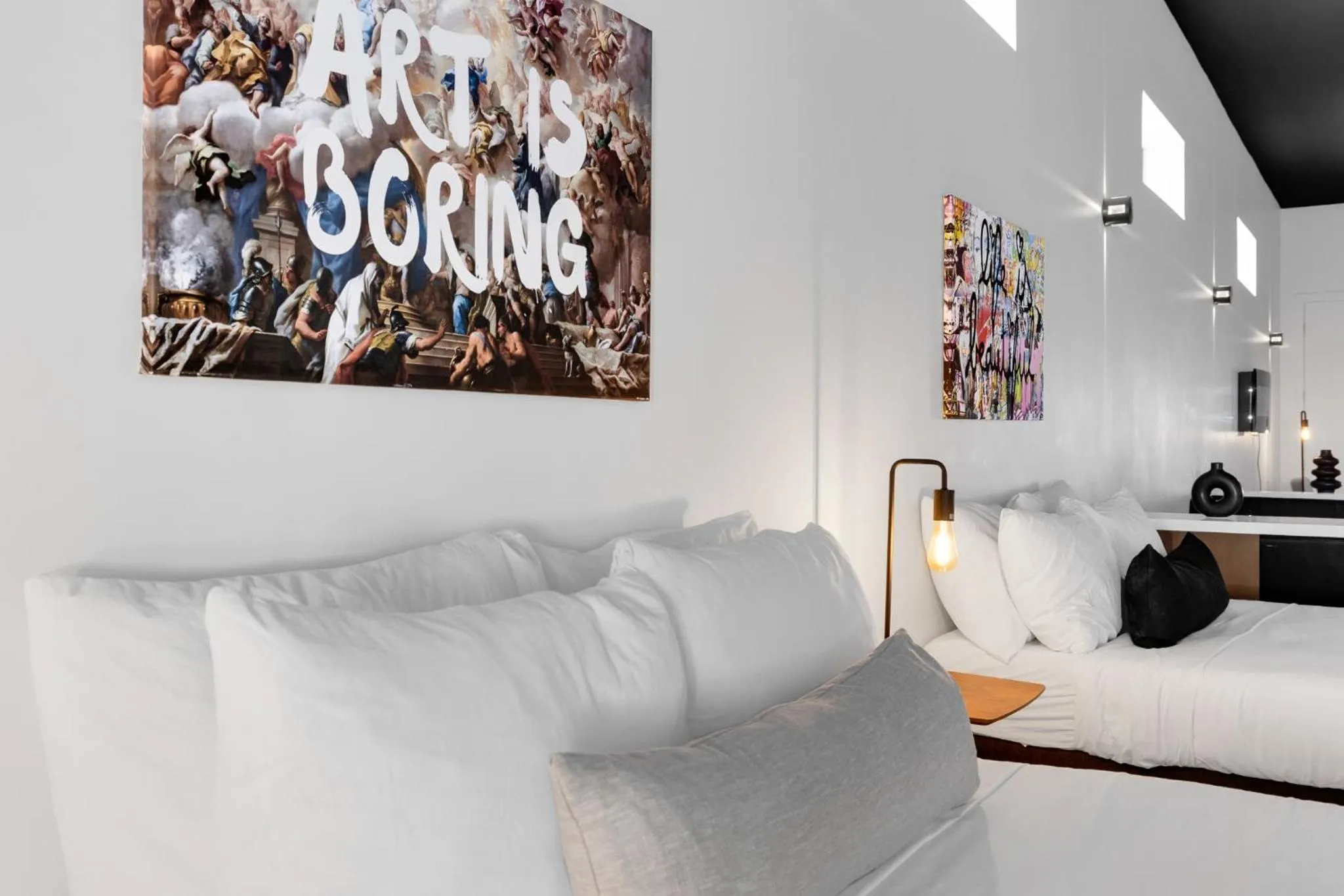 Bed in LiV MTL Plaza