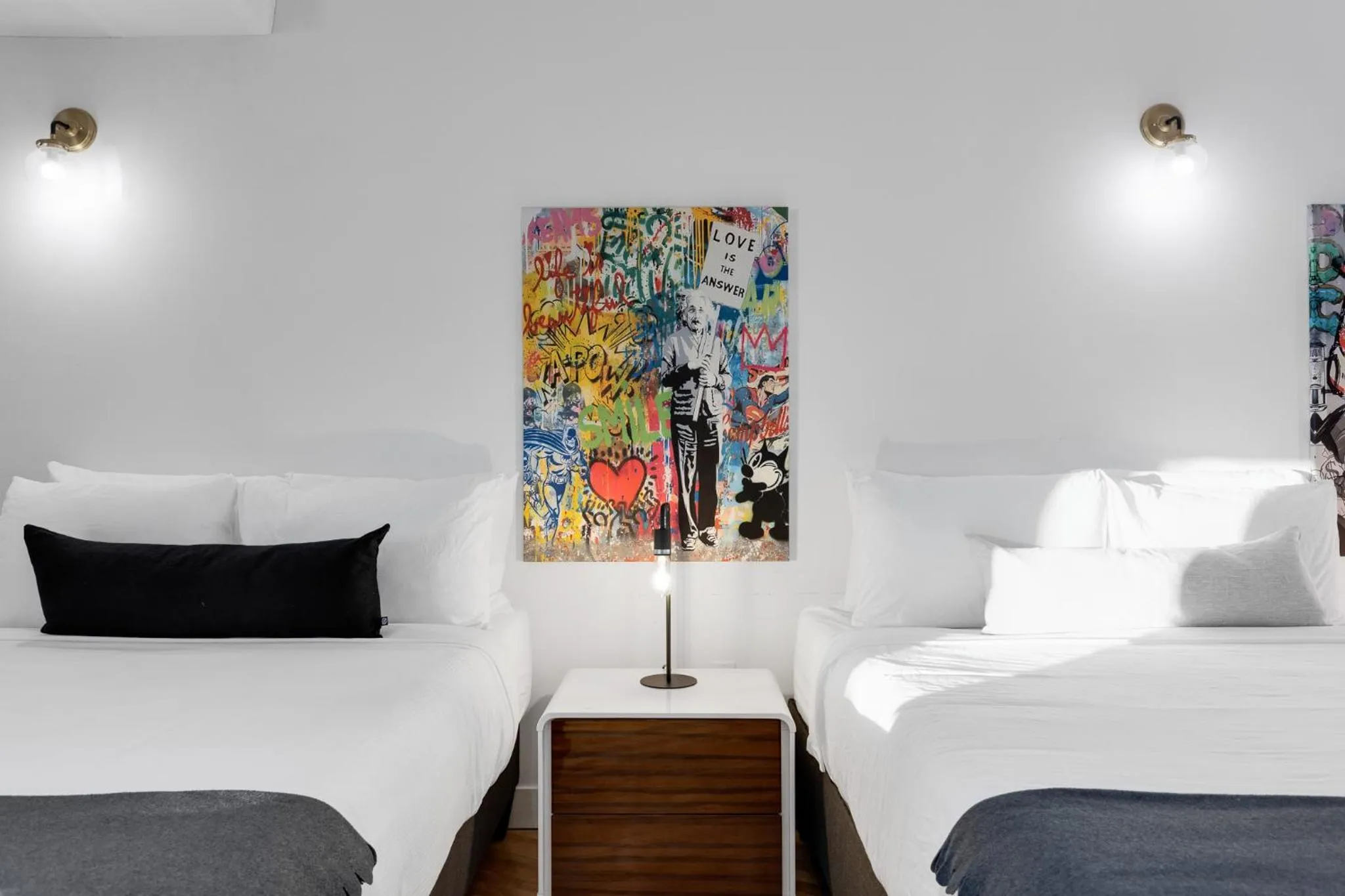 Bed in LiV MTL Plaza