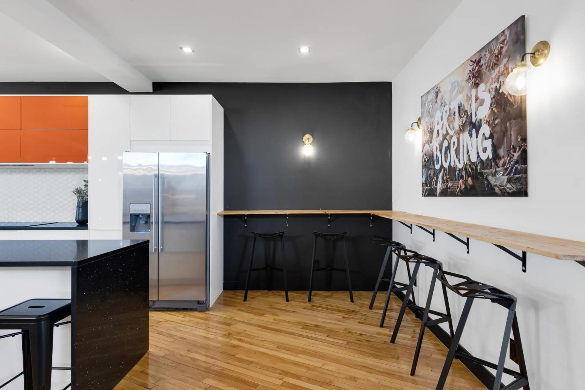 Kitchen or kitchenette in LiV MTL Plaza