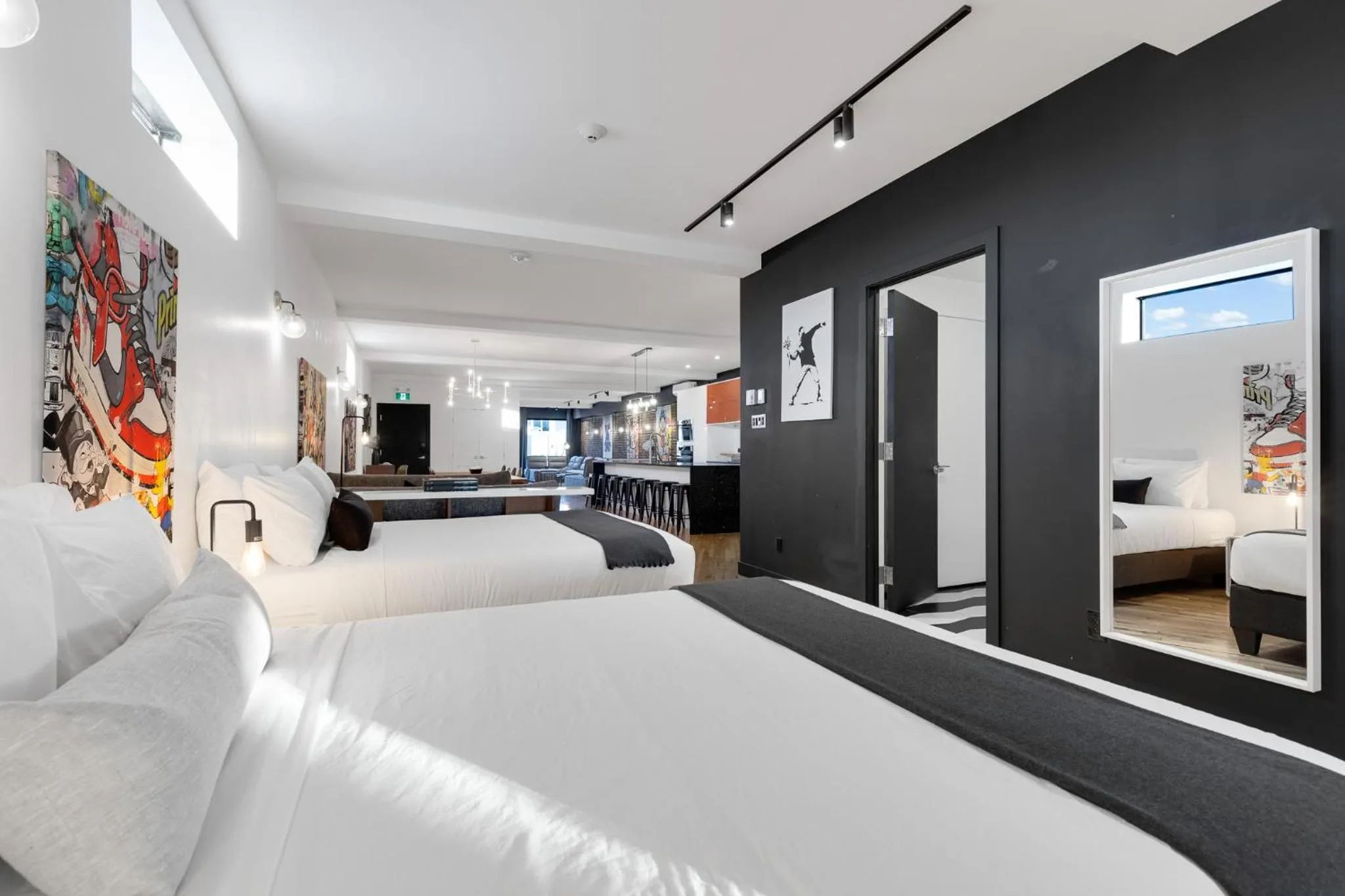 Bed in LiV MTL Plaza