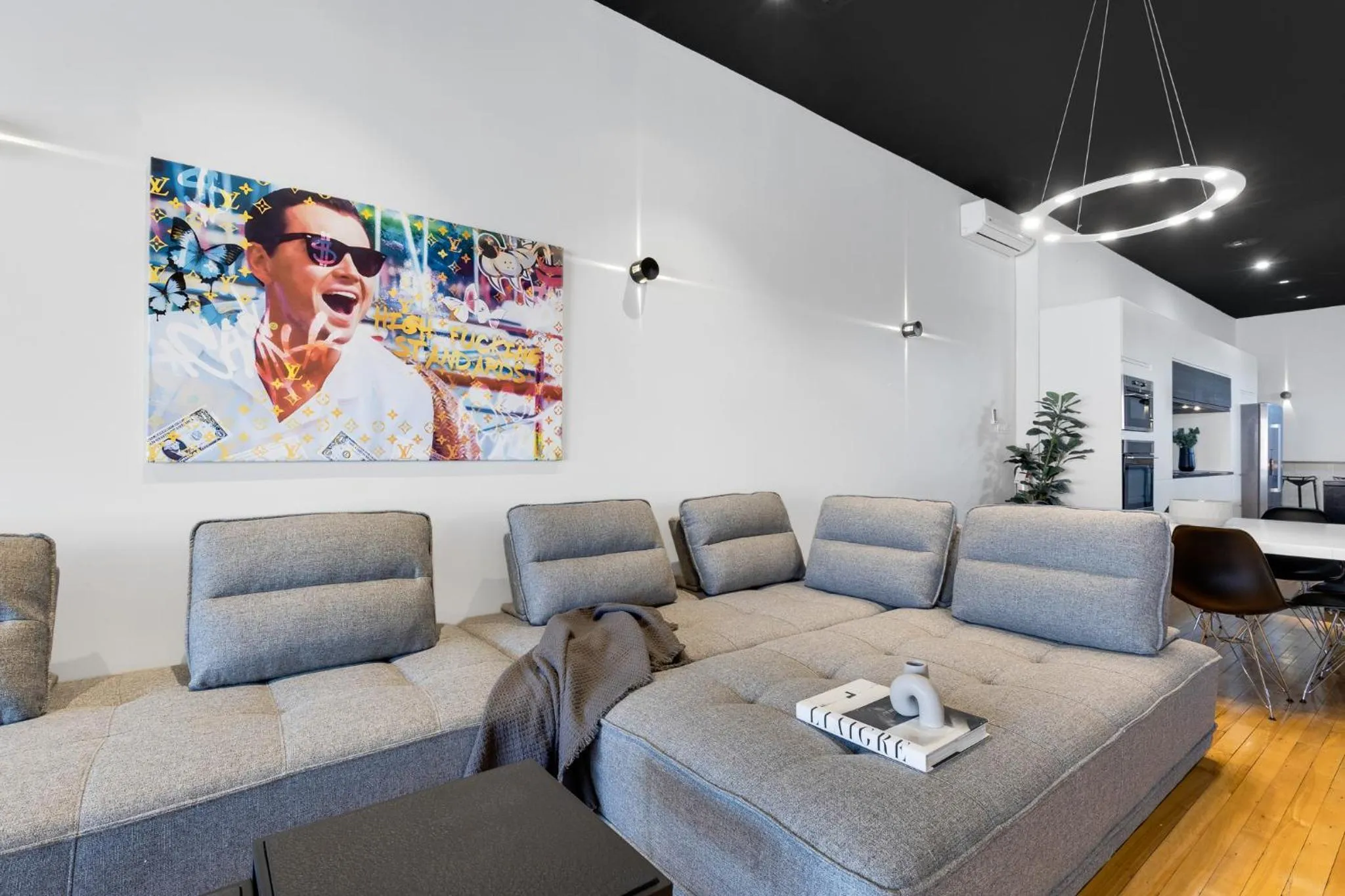 TV and multimedia in LiV MTL Plaza