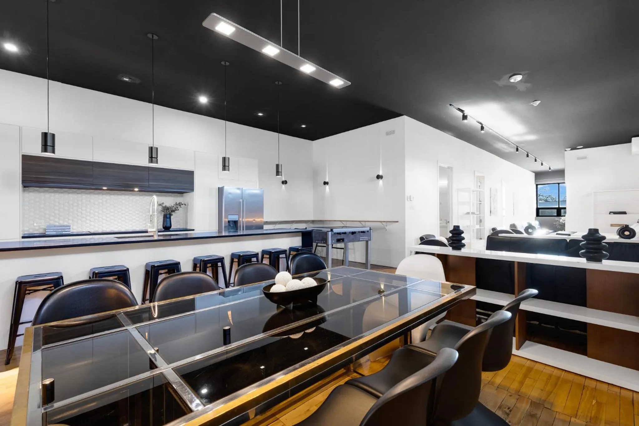 Kitchen or kitchenette in LiV MTL Plaza