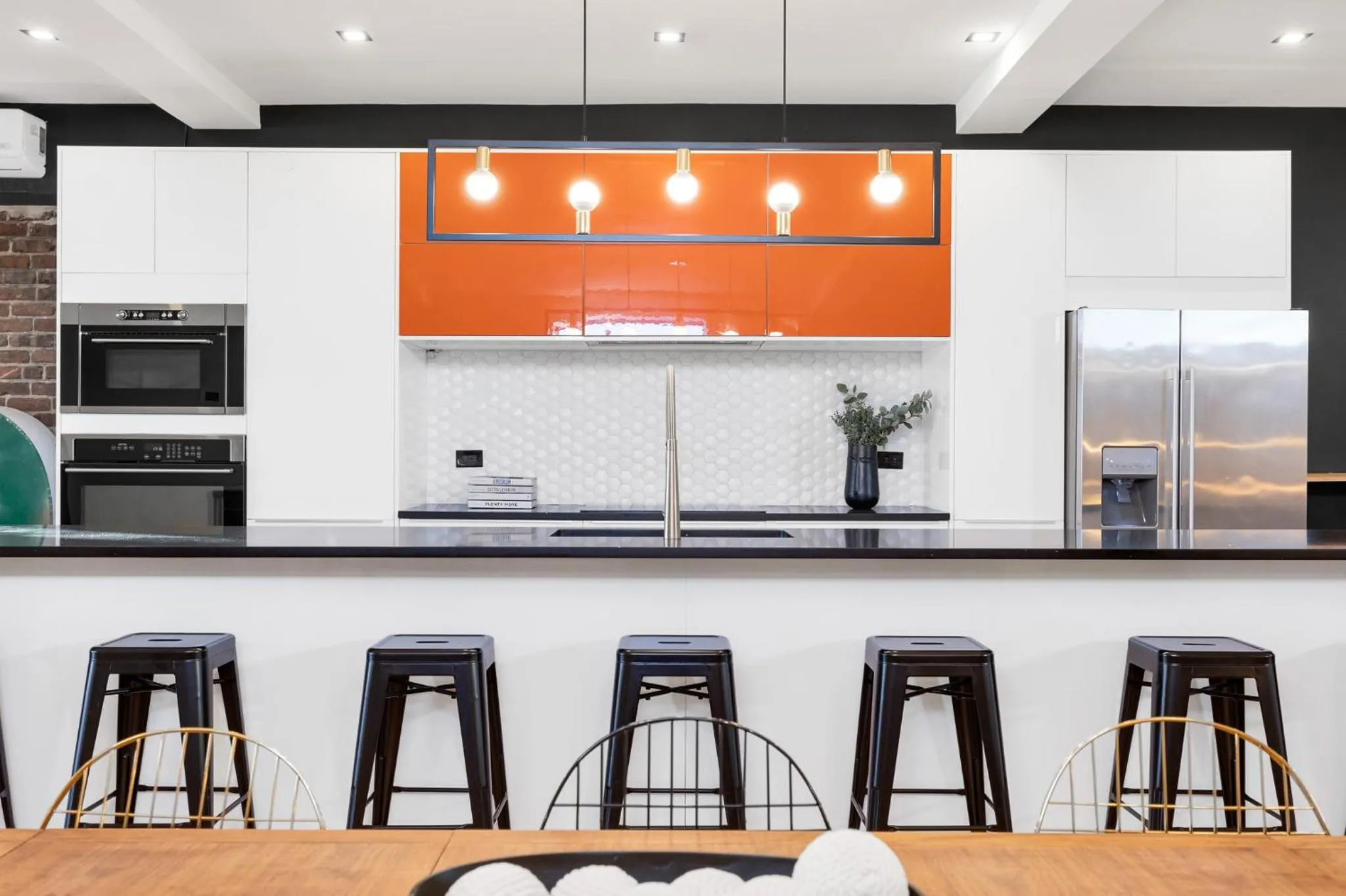 Kitchen or kitchenette in LiV MTL Plaza