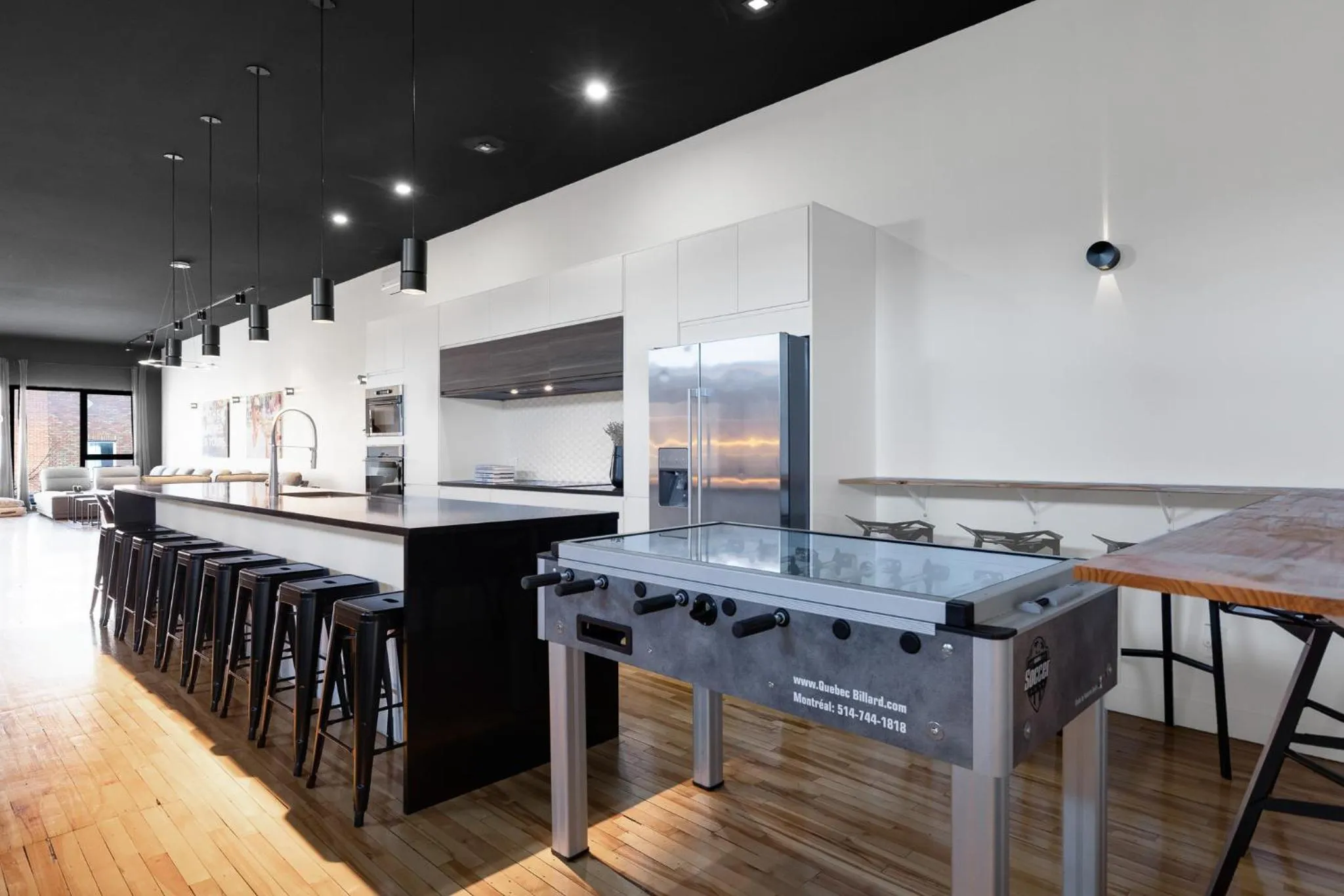 Kitchen or kitchenette in LiV MTL Plaza