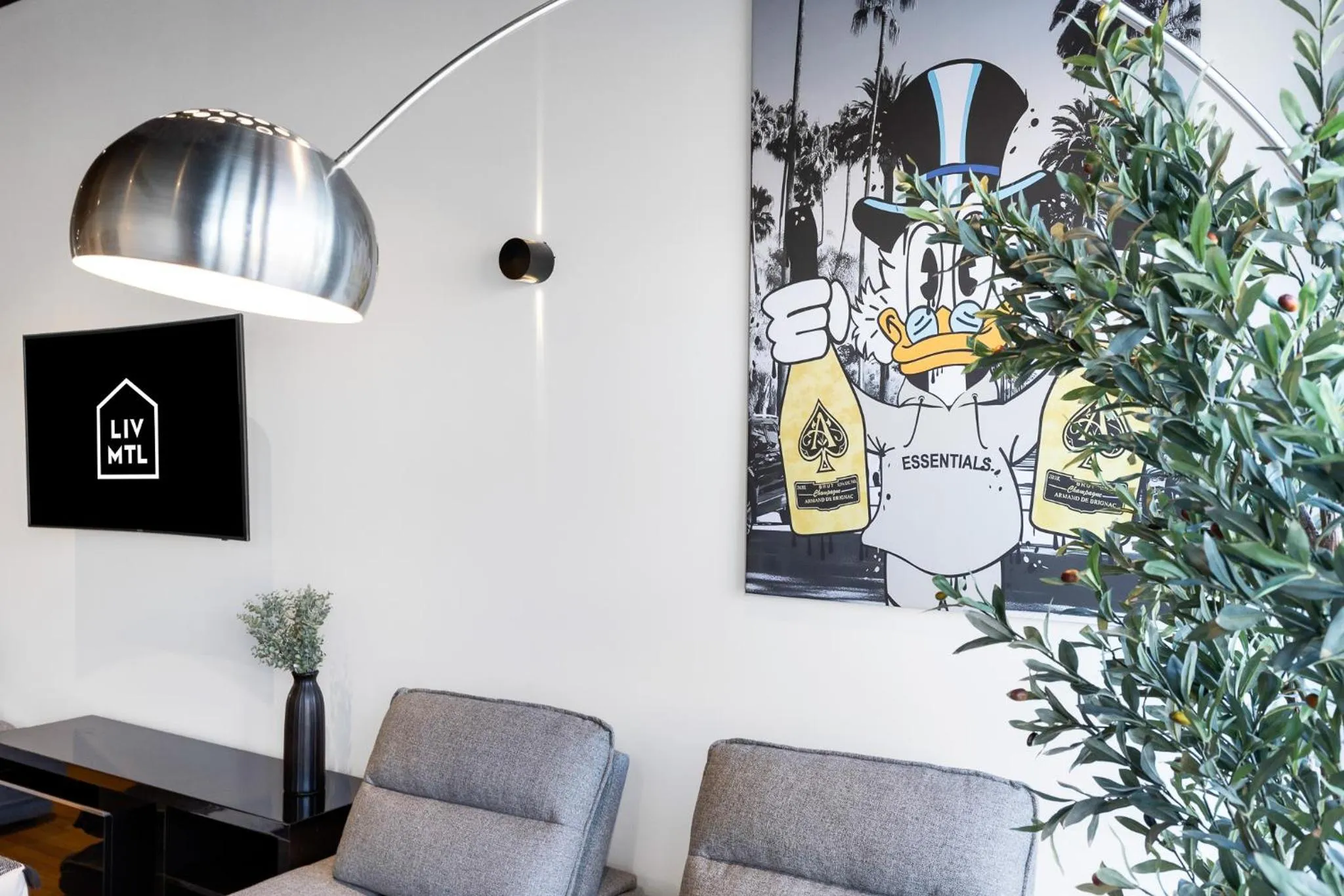 TV and multimedia in LiV MTL Plaza