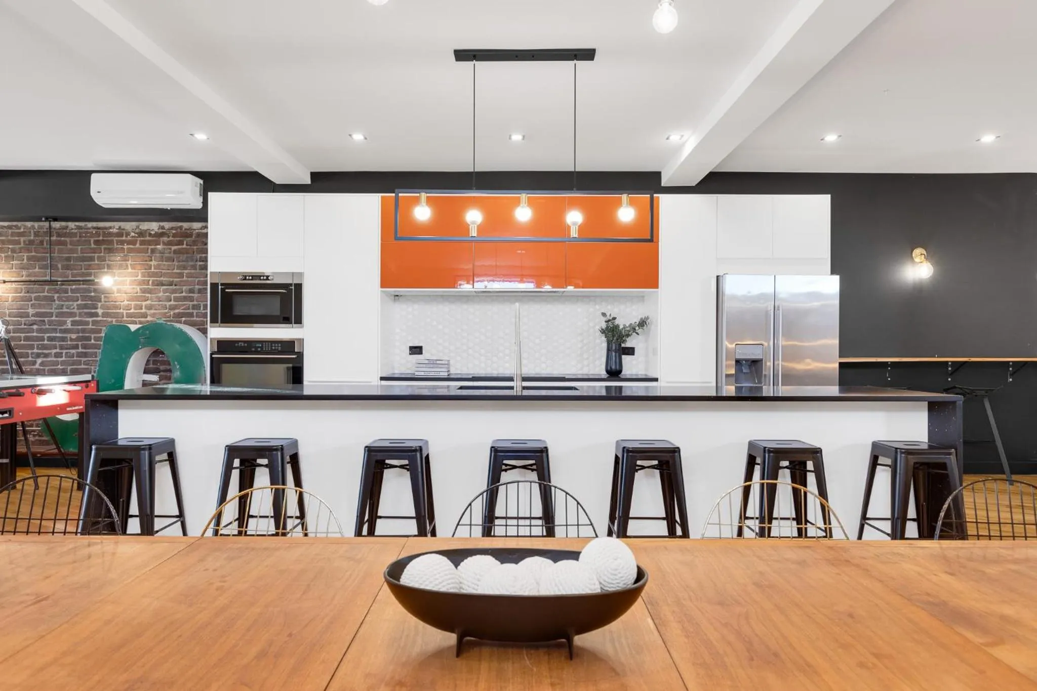 Kitchen or kitchenette in LiV MTL Plaza