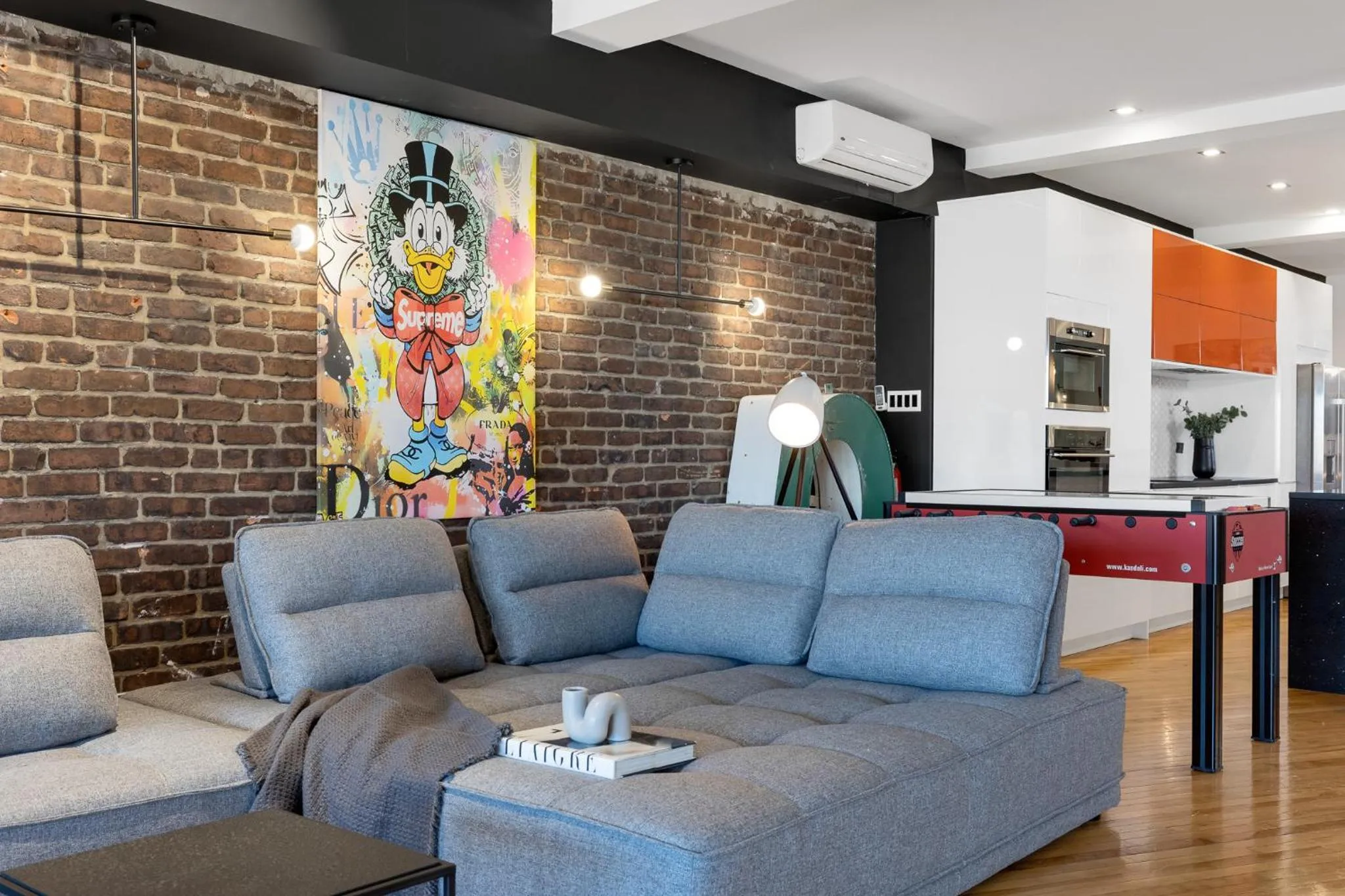 Kitchen or kitchenette in LiV MTL Plaza