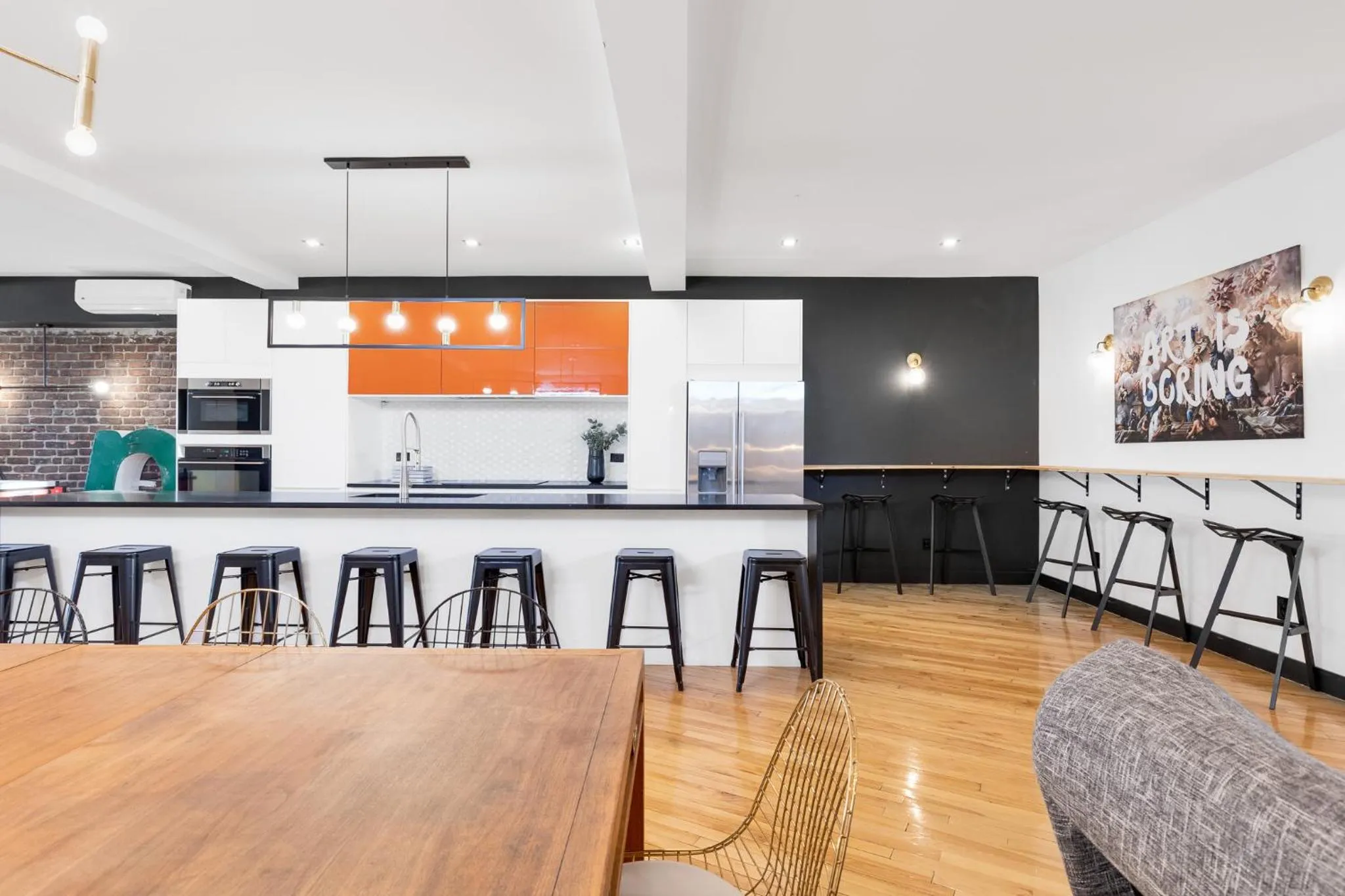 Kitchen or kitchenette in LiV MTL Plaza