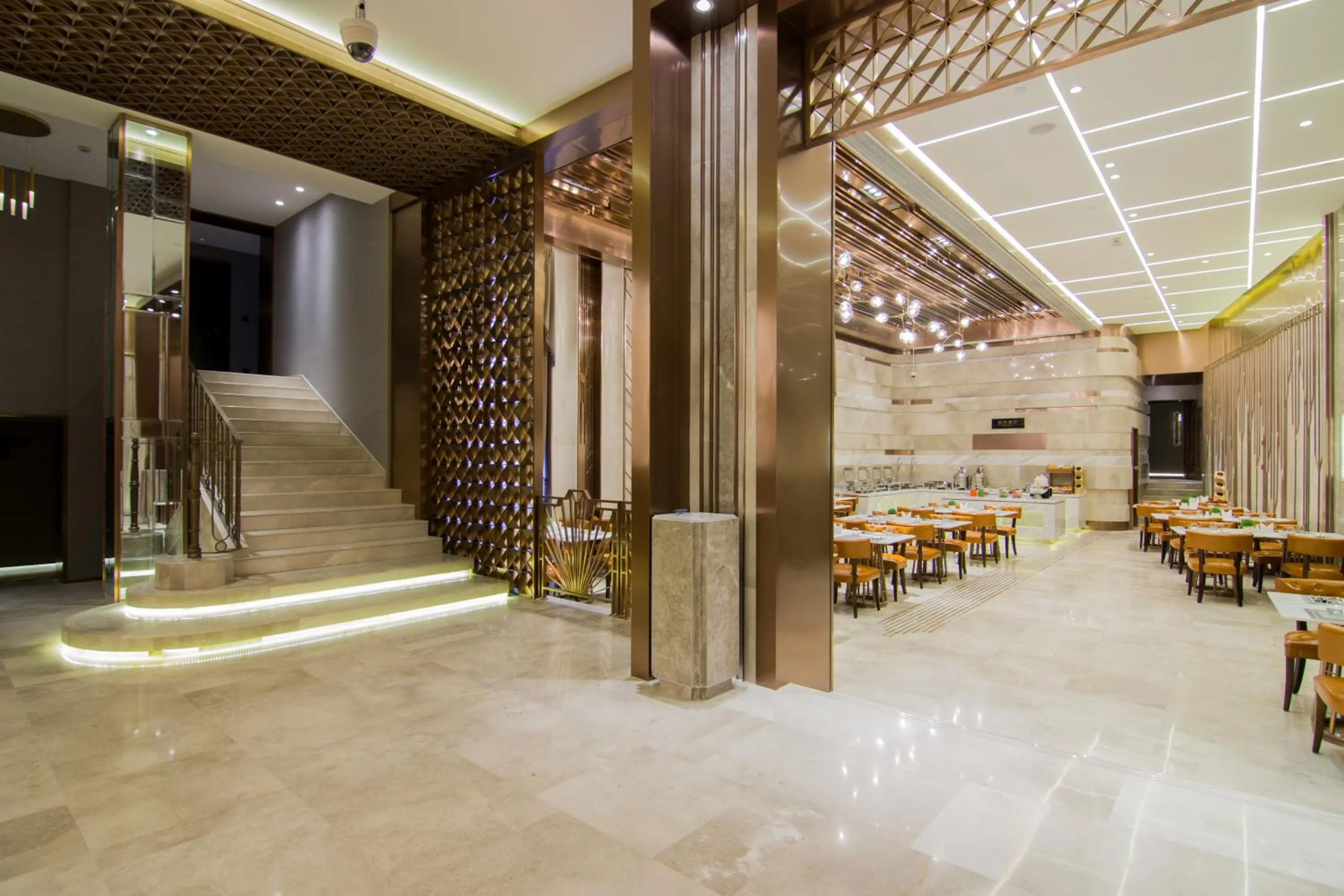 Property building in Yitel Premium (Shanghai Nanjing Road Pedestrian Street)