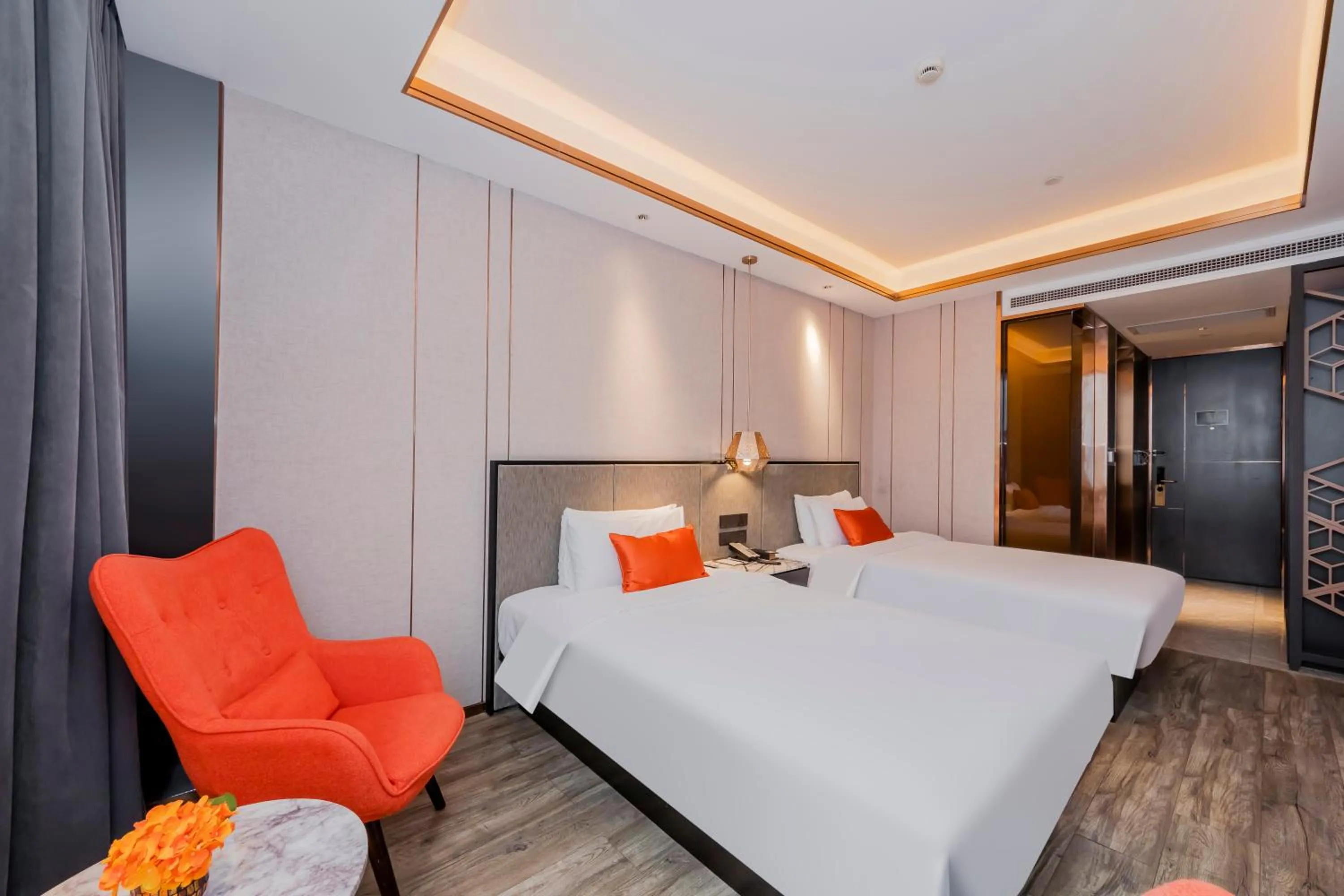 Photo of the whole room, Bed in Yitel Premium (Shanghai Nanjing Road Pedestrian Street)