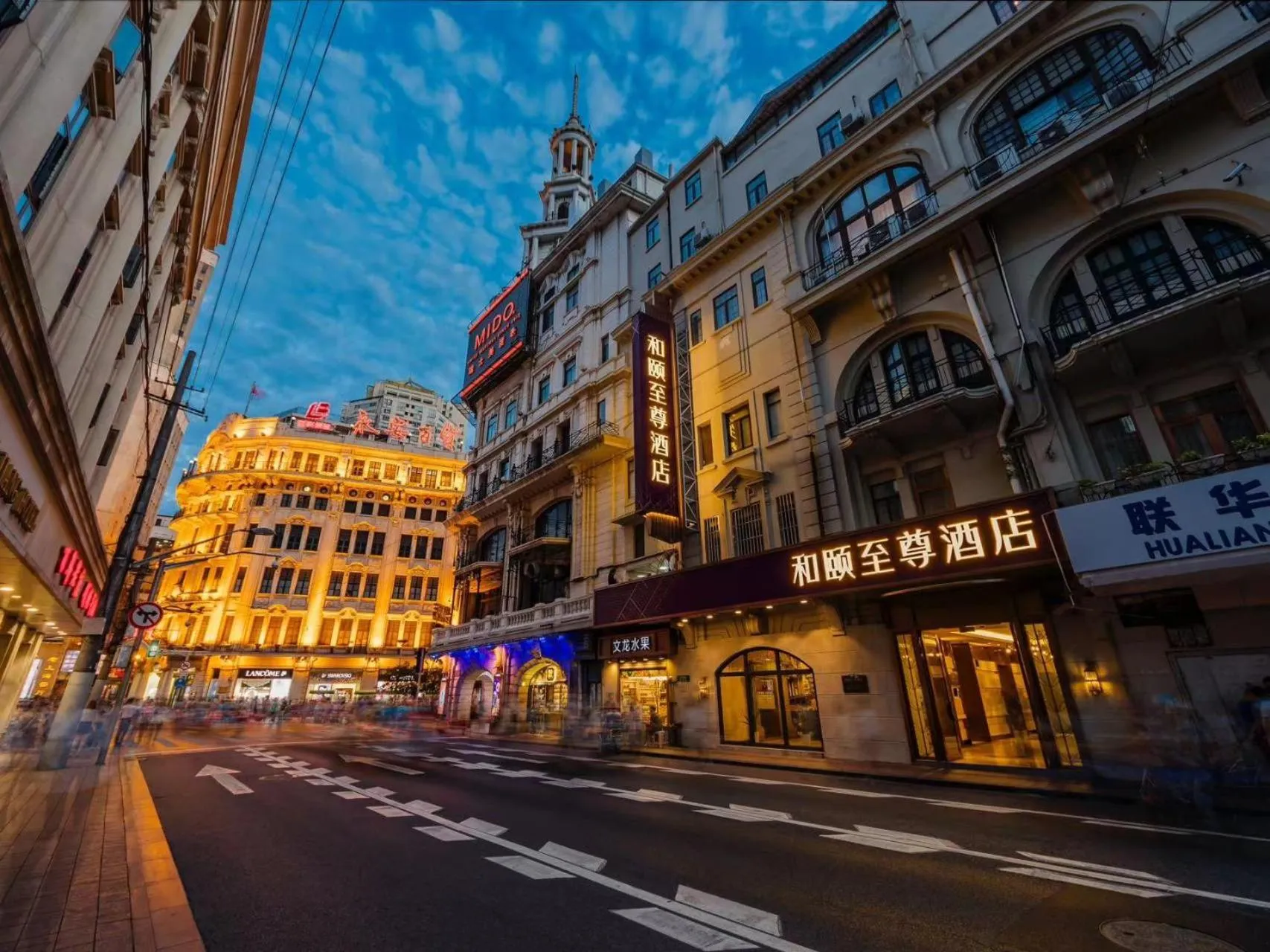 Property building in Yitel Premium (Shanghai Nanjing Road Pedestrian Street)