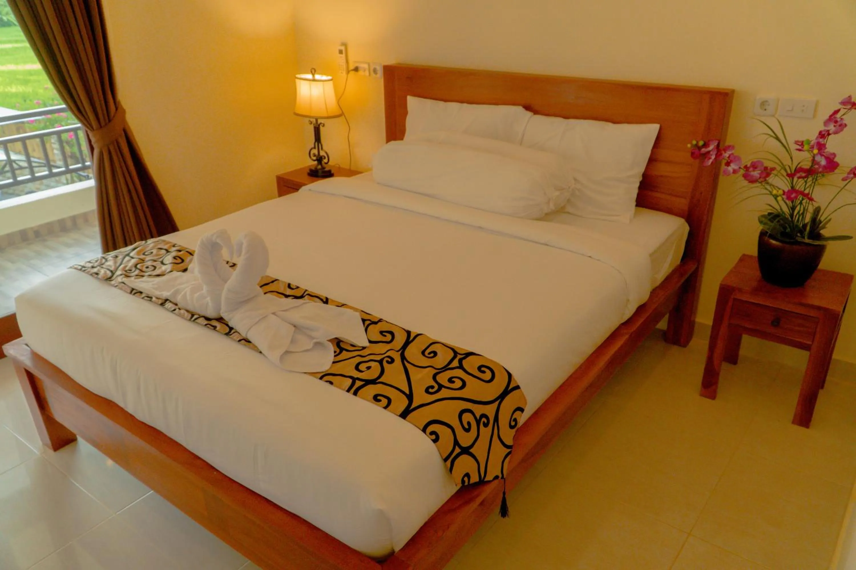 Bedroom, Bed in DeRose Guest House