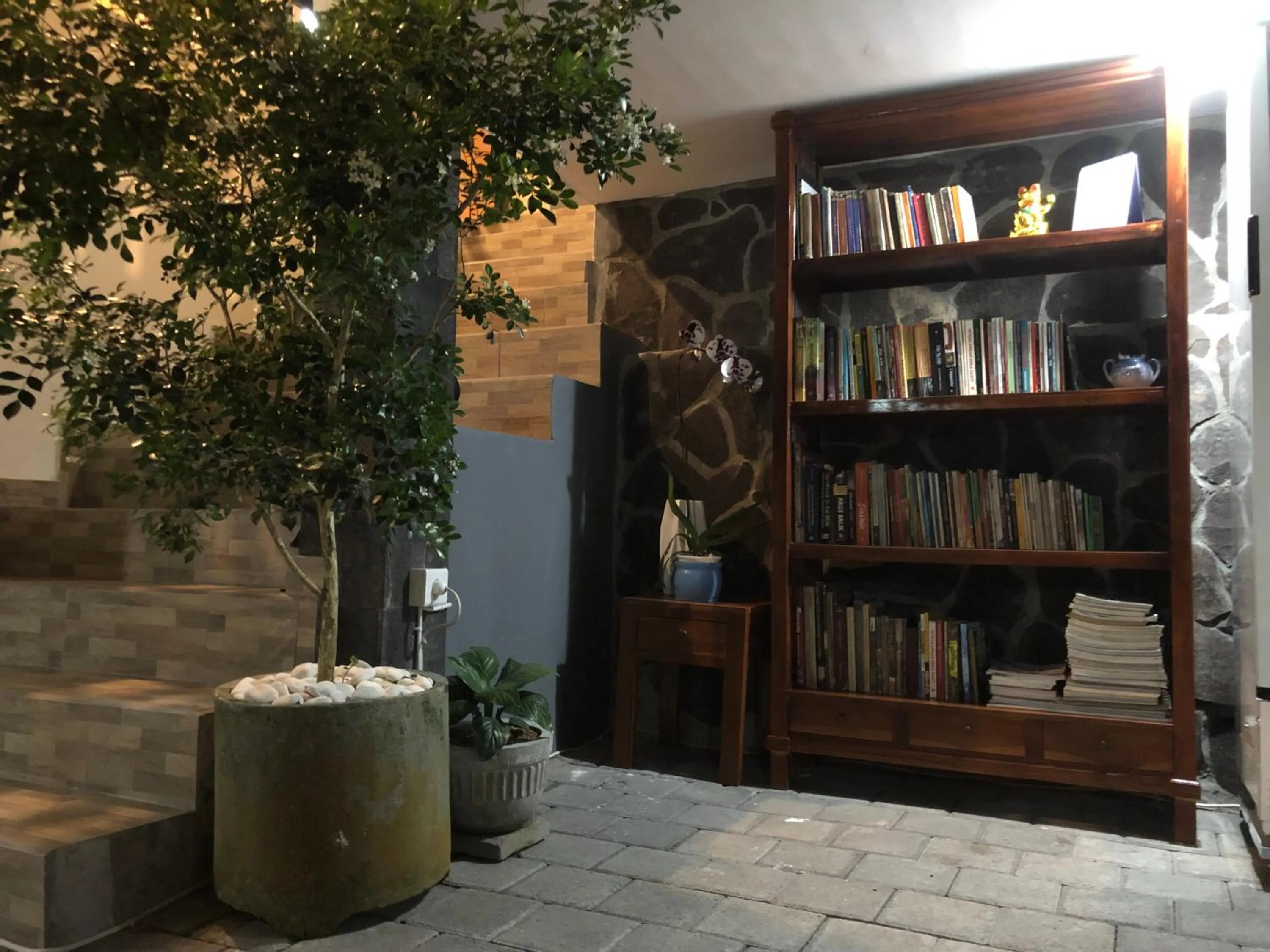 Library in DeRose Guest House