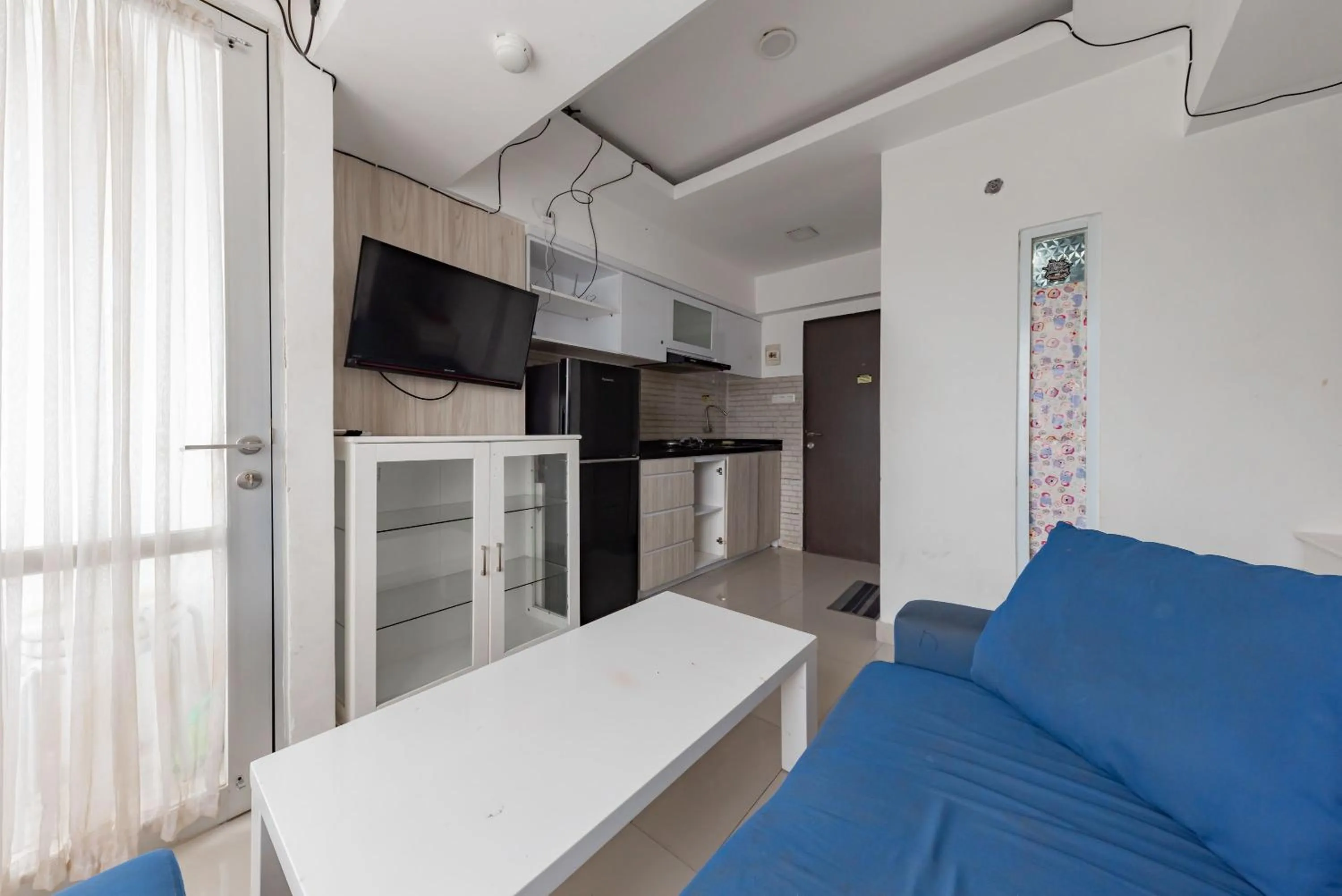 Living room in RedDoorz Apartment @ Jarrdin Cihampelas