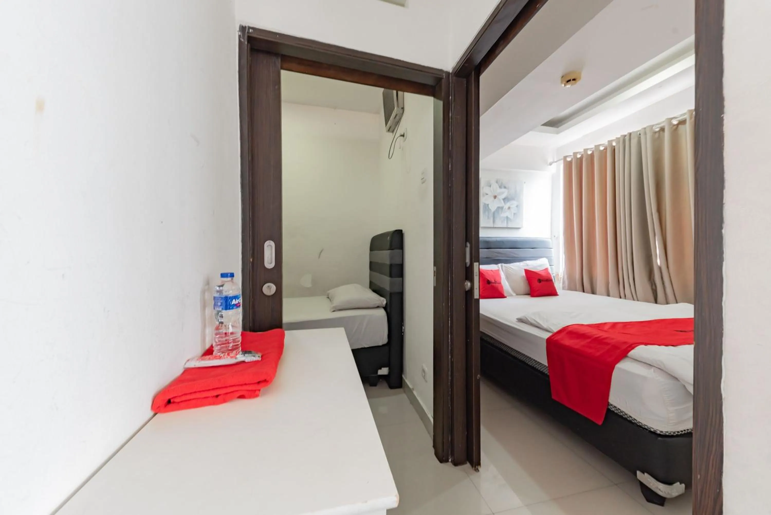 Bedroom, Bed in RedDoorz Apartment @ Jarrdin Cihampelas