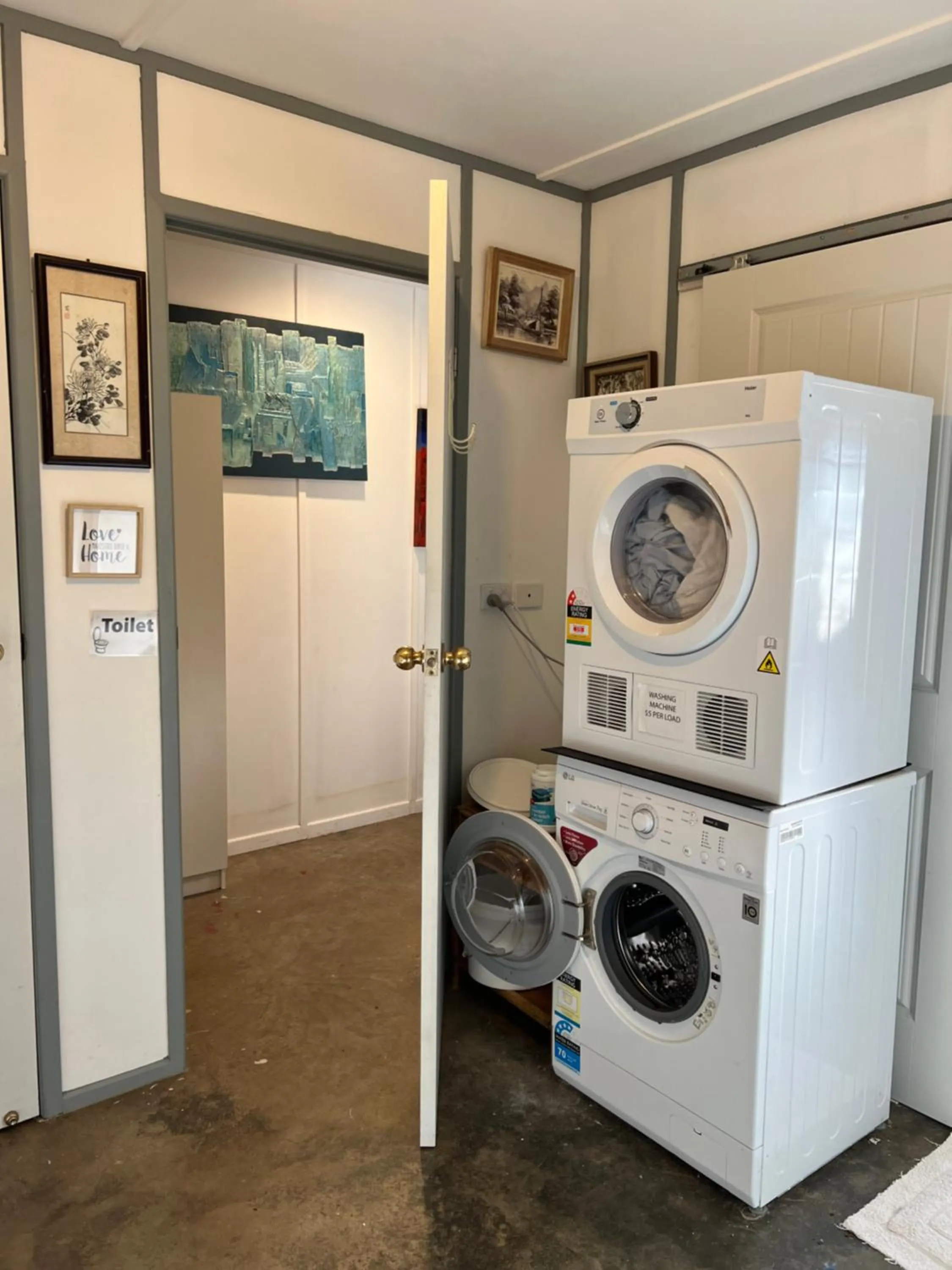 washing machine in XYL Holiday Inn