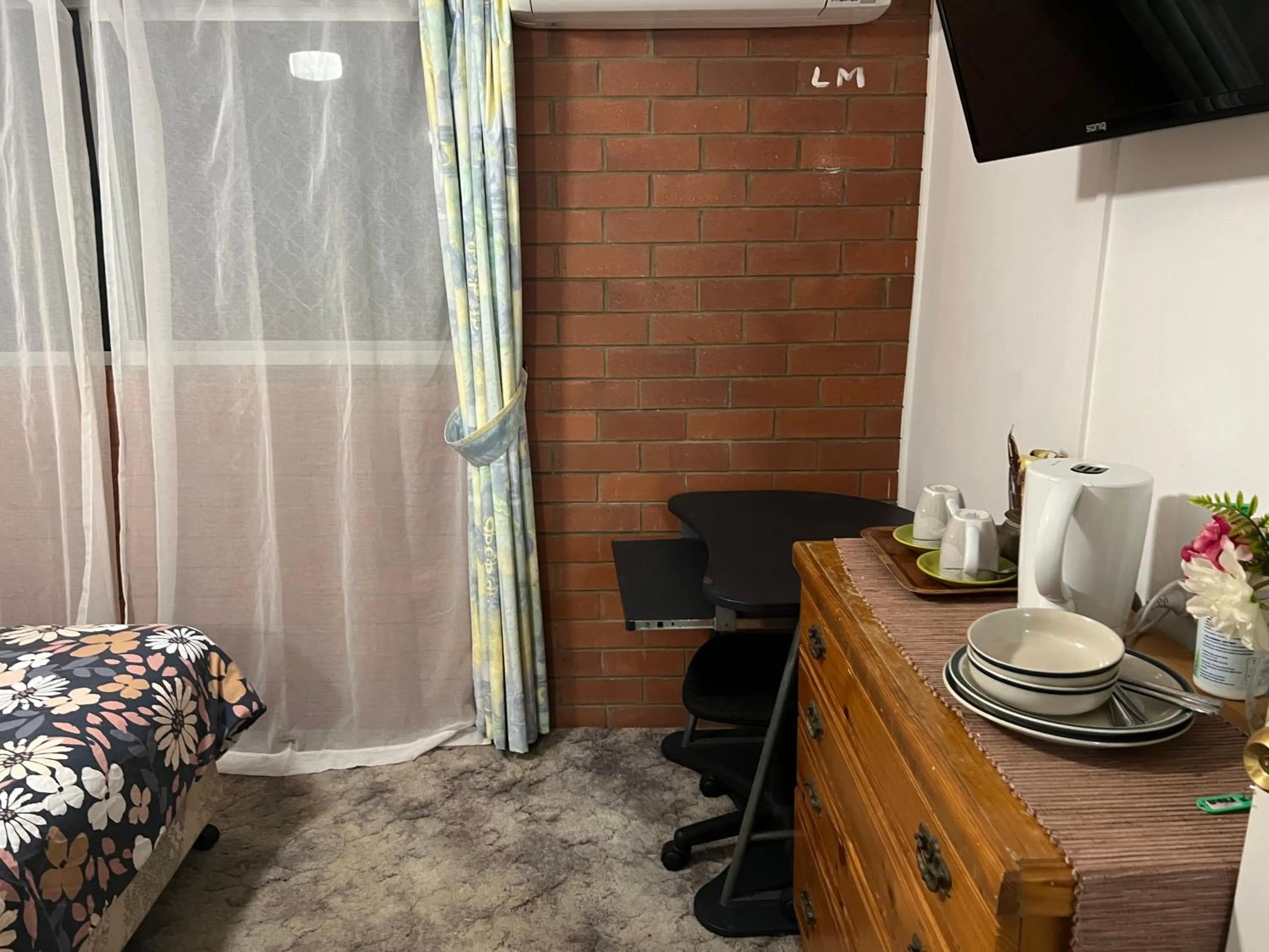 Bed in XYL Holiday Inn